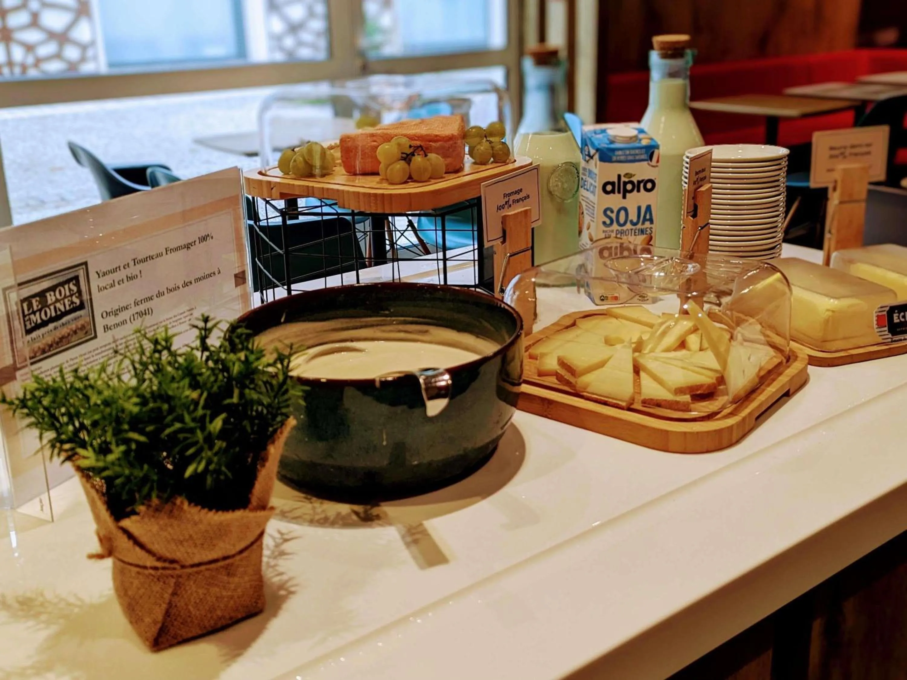 Breakfast in IBIS La Rochelle Vieux Port Centre