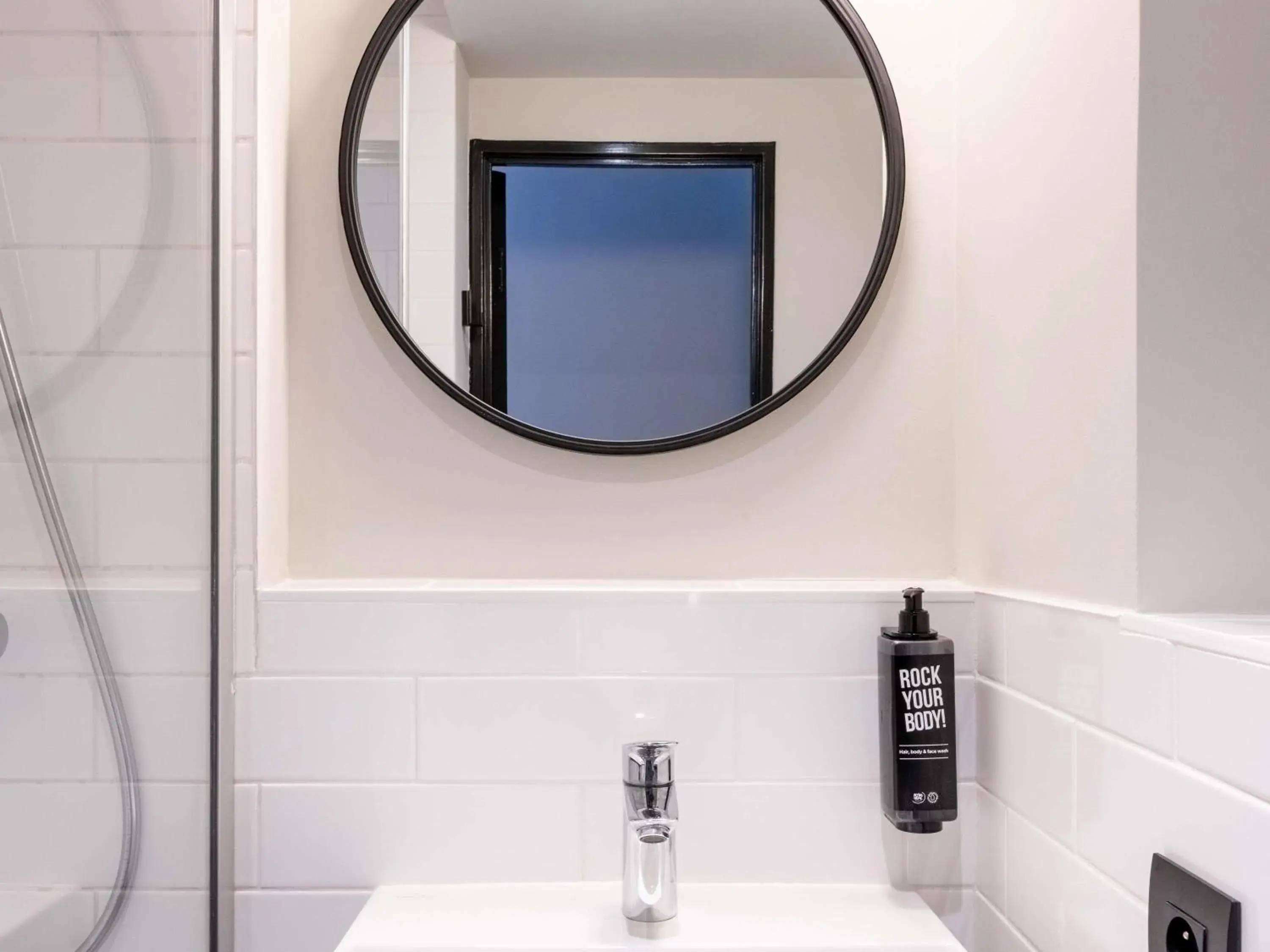 Premium Double Room in IBIS La Rochelle Vieux Port Centre Premium Double Room in IBIS La Rochelle Vieux Port Centre