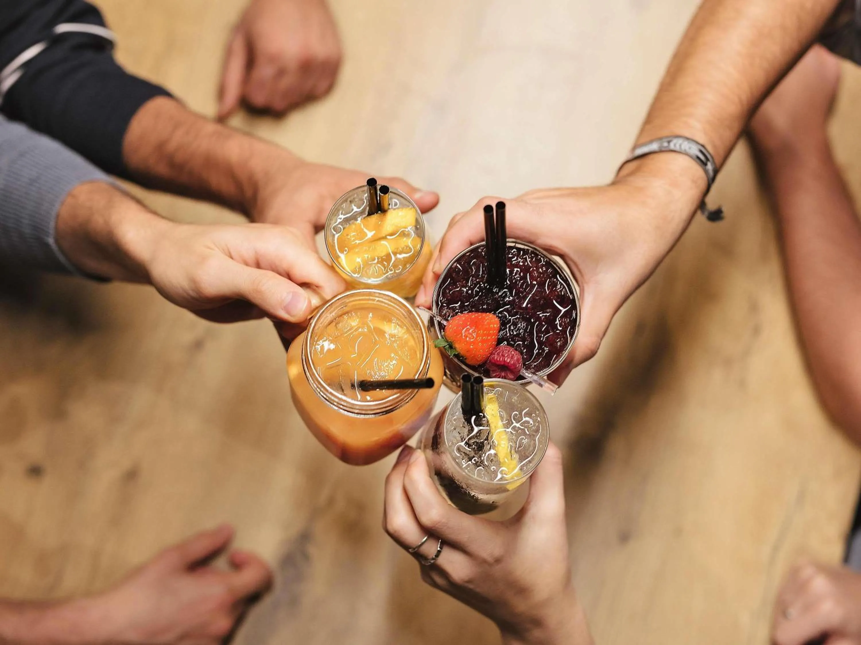 Lounge or bar in ibis Tours Sud