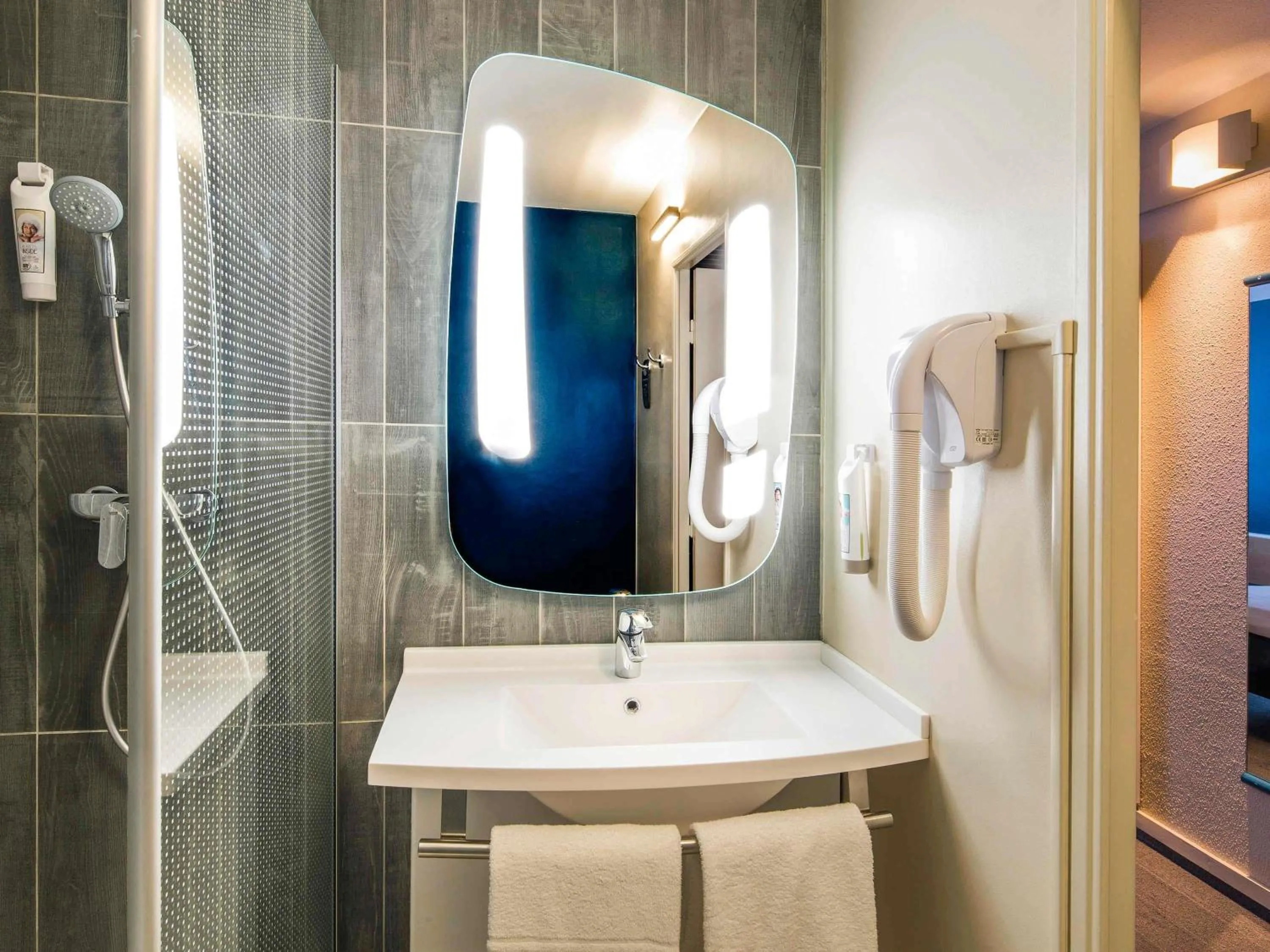 Bedroom in ibis Tours Nord