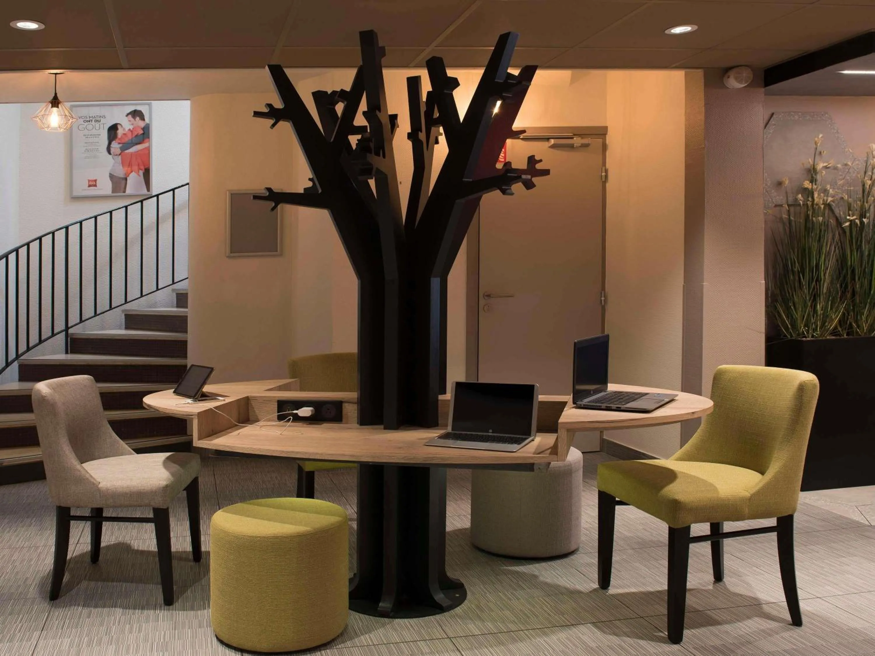 Lounge or bar in ibis Tours Nord