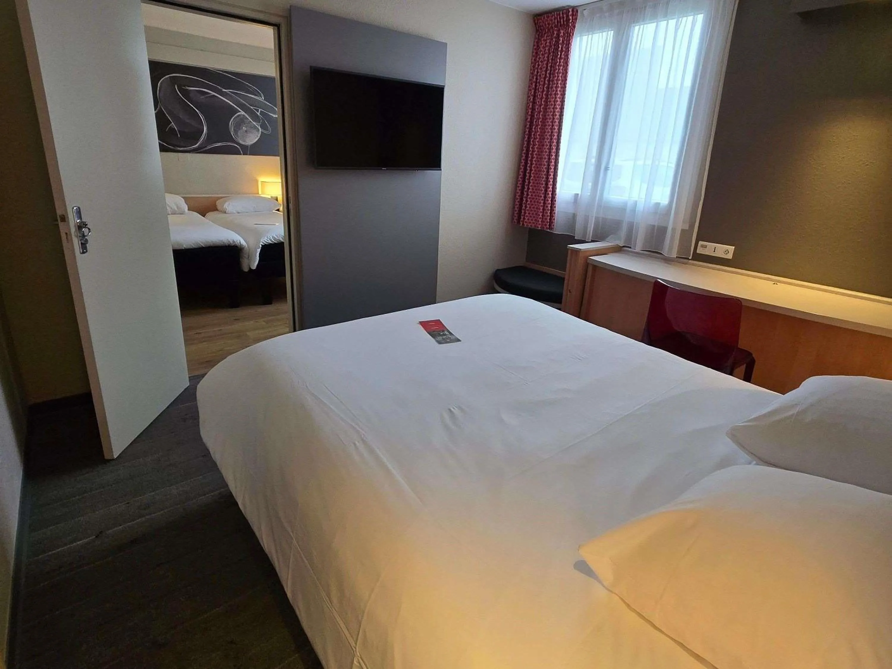 Bedroom, Bed in ibis Tours Nord