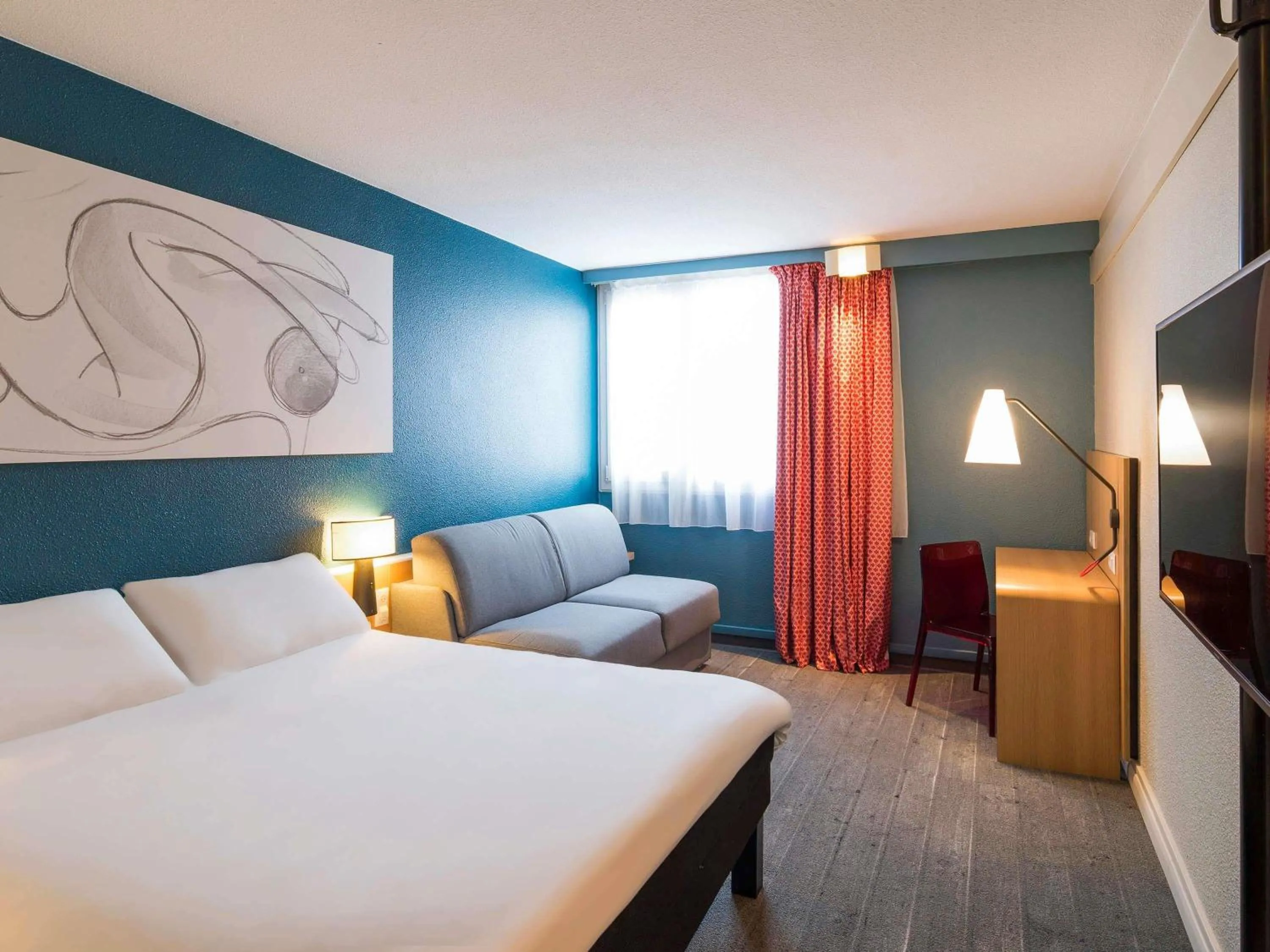 Bedroom, Bed in ibis Tours Nord