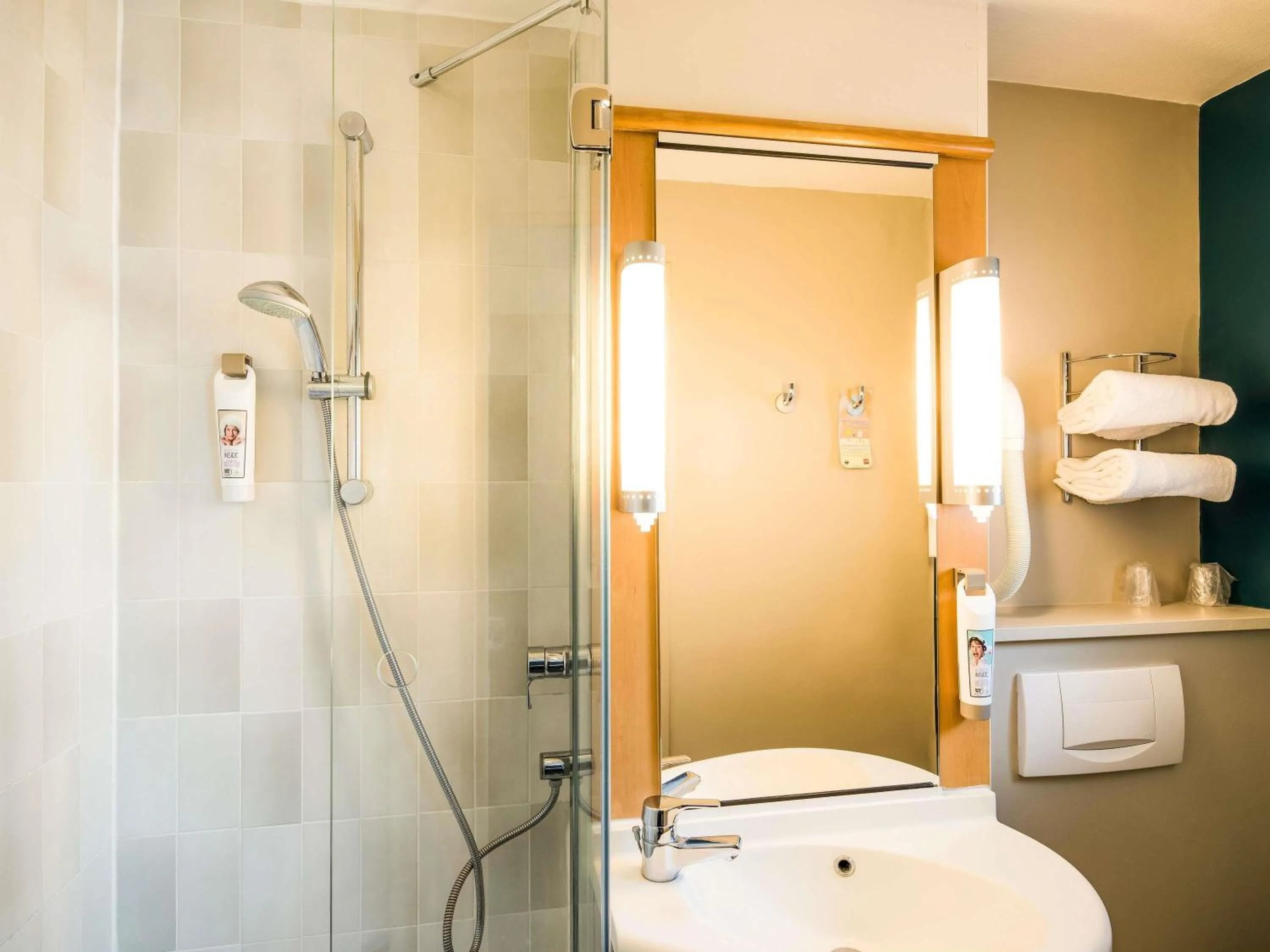 Bedroom in ibis Tours Nord