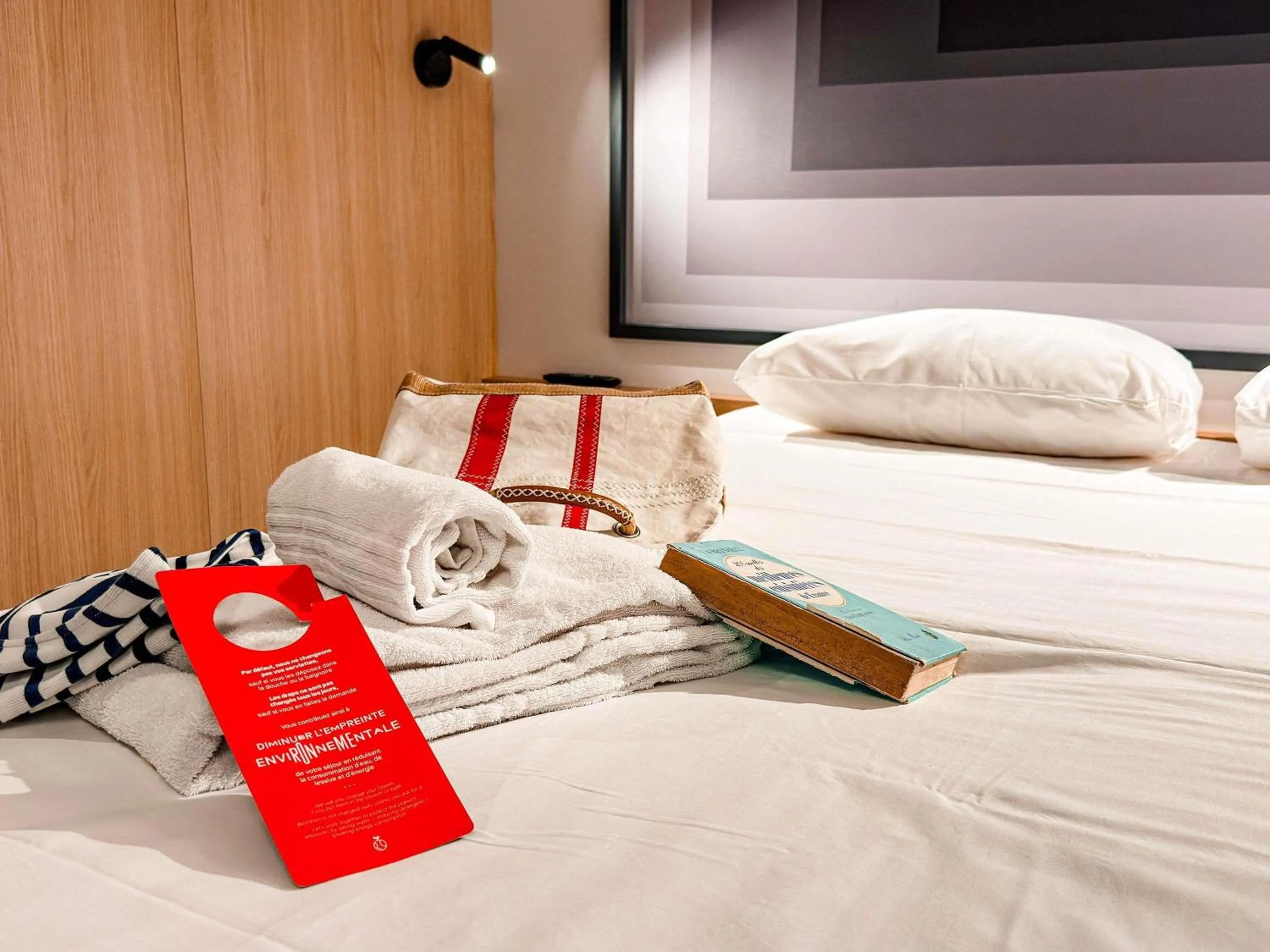 Bedroom, Bed in ibis Rennes Beaulieu