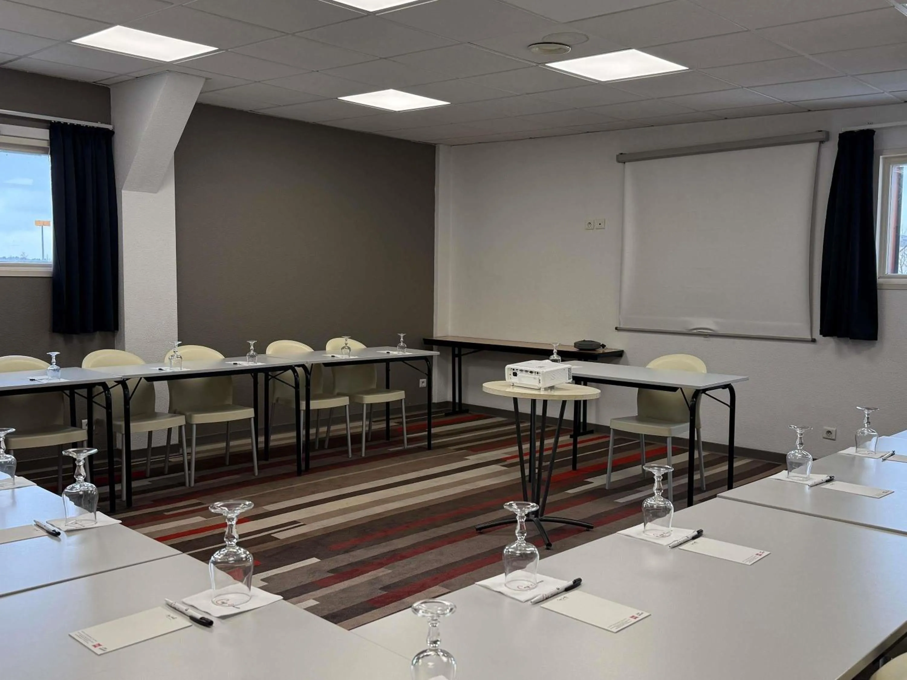 Meeting/conference room in ibis Rennes Beaulieu