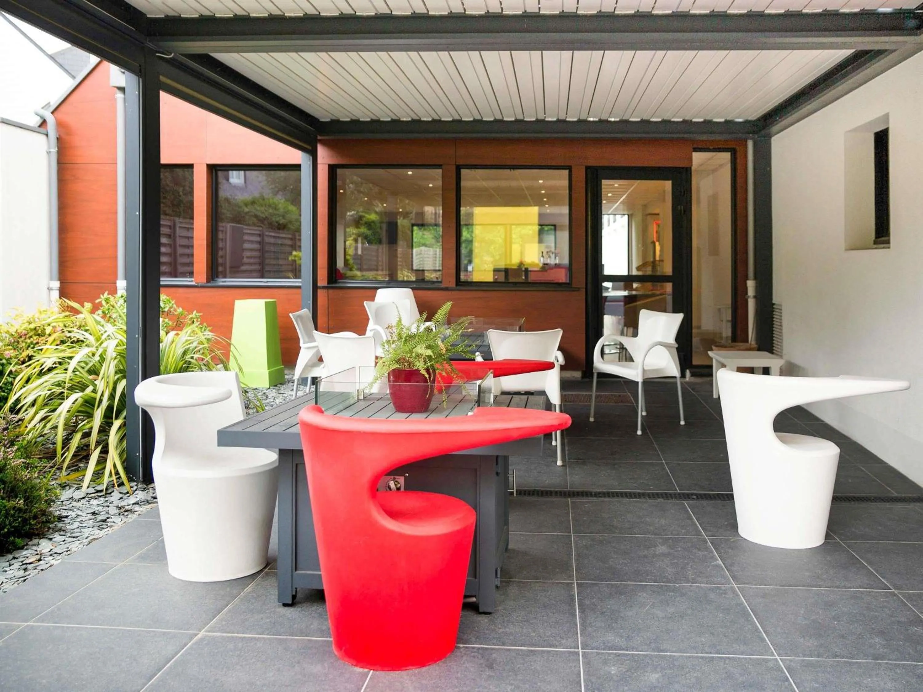 Lounge or bar in ibis Rennes Beaulieu