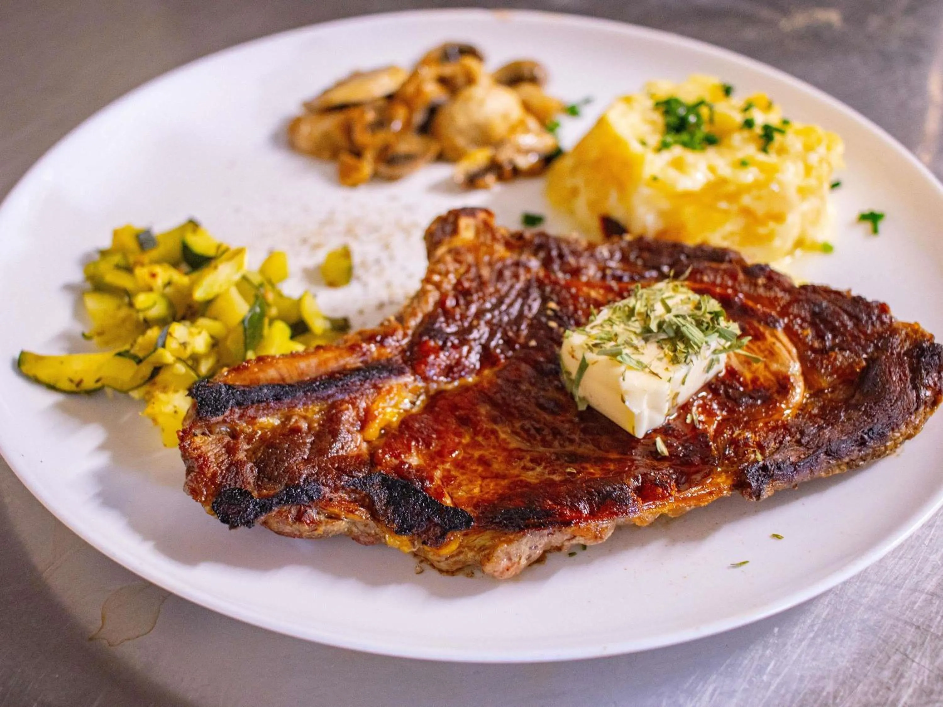 Restaurant/places to eat in ibis Rennes Beaulieu