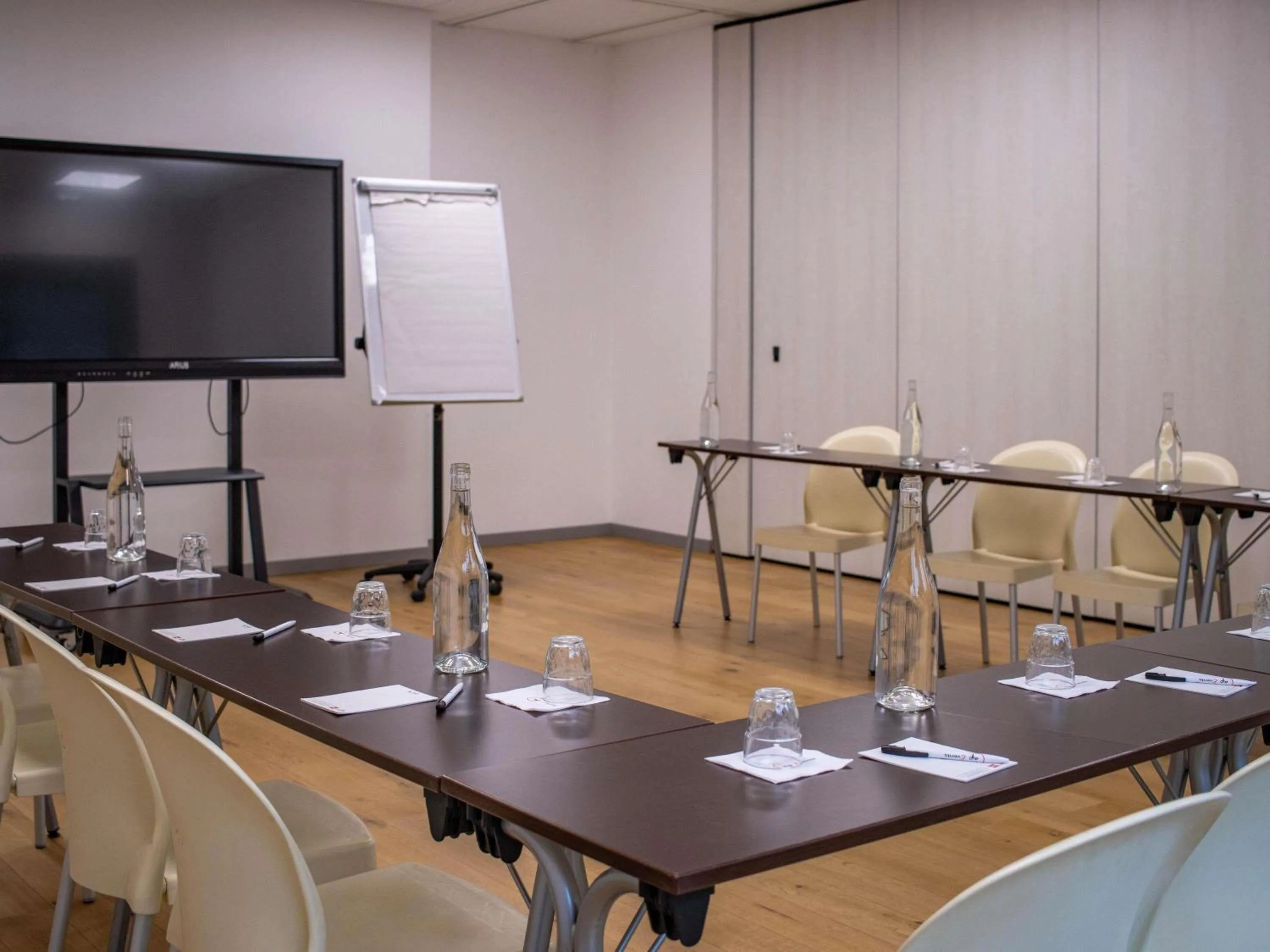 Meeting/conference room in ibis Rennes Beaulieu