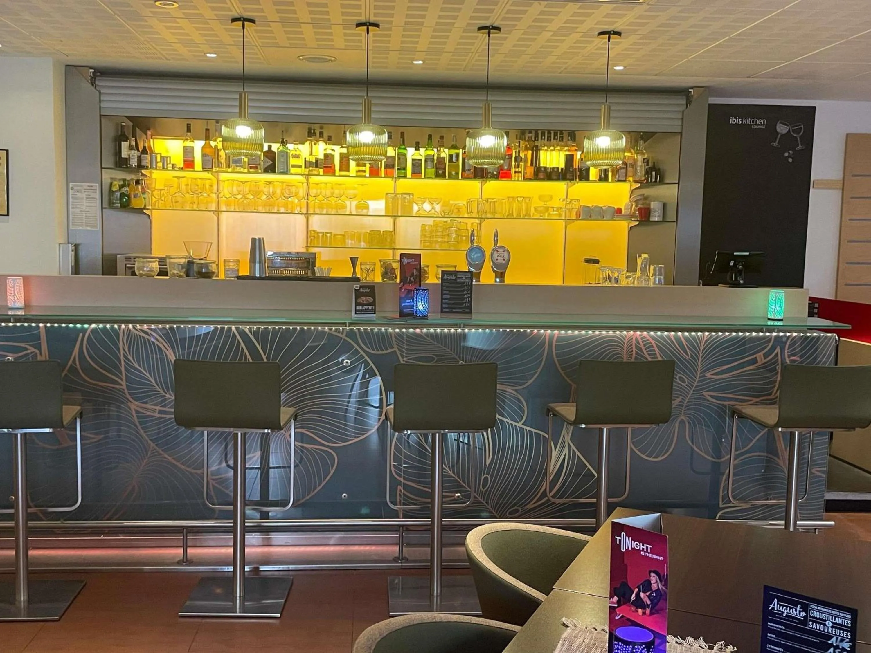 Lounge or bar in ibis Paris Montmartre Sacré-Coeur