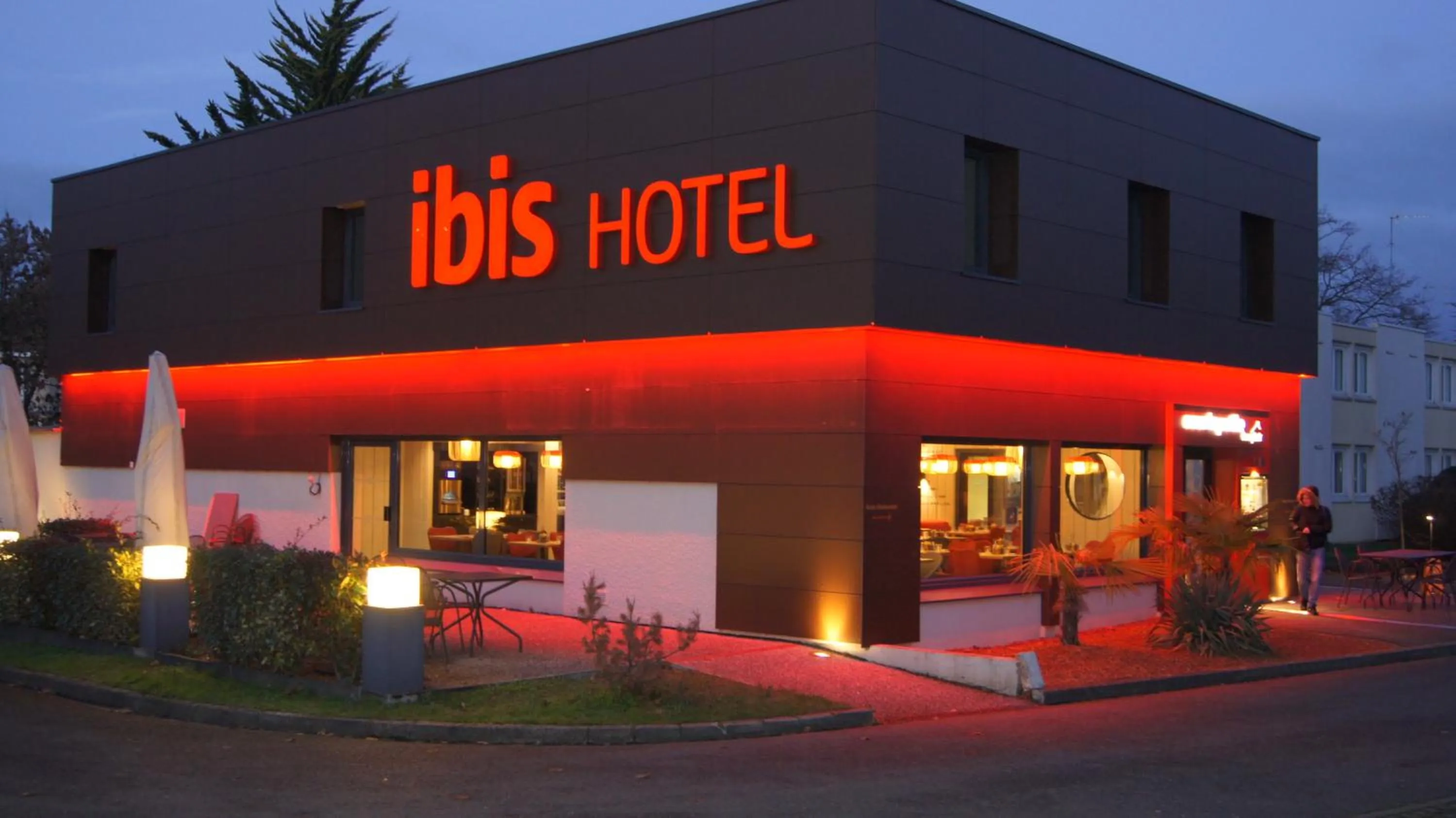 Facade/entrance in ibis Le Mans Est Pontlieue