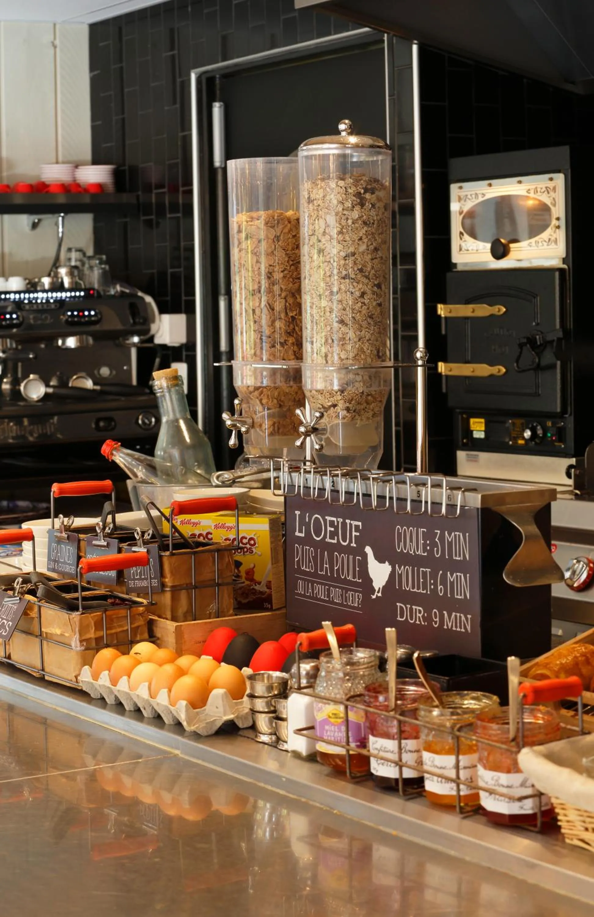 Buffet breakfast in ibis Le Mans Est Pontlieue