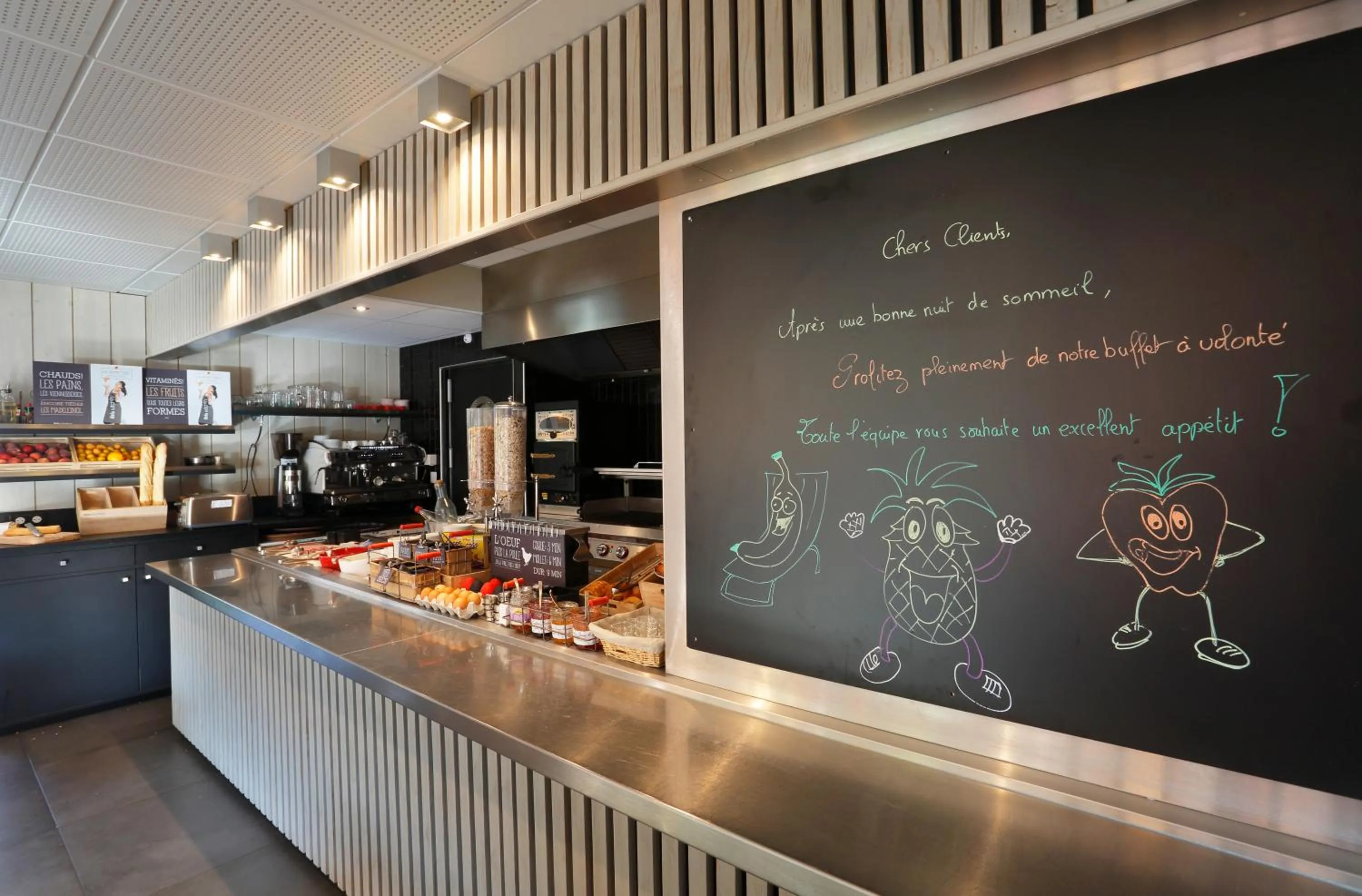 Buffet breakfast in ibis Le Mans Est Pontlieue