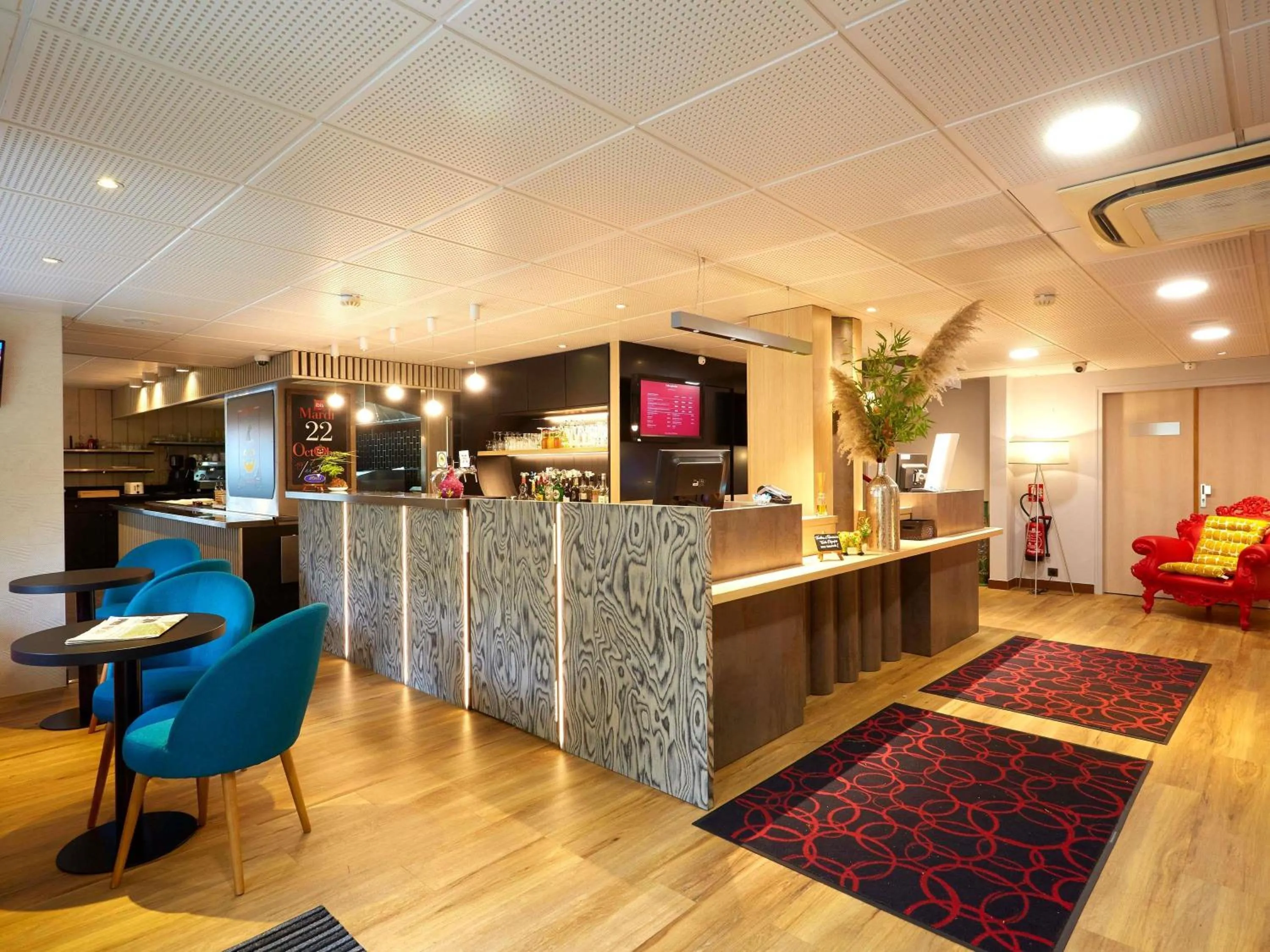 Lounge or bar in ibis Le Mans Est Pontlieue
