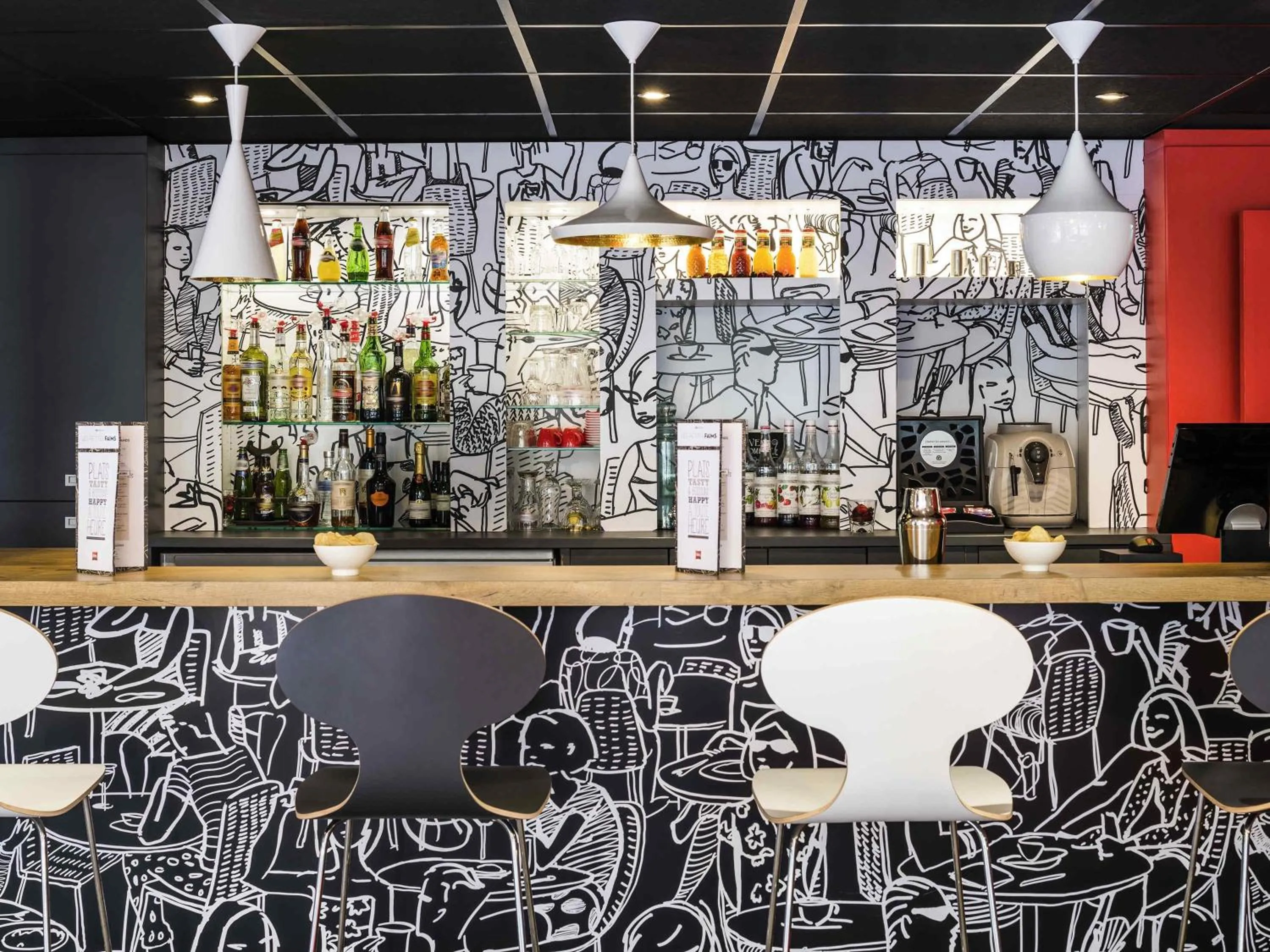 Lounge or bar in ibis Paris Pont de Suresnes Longchamp
