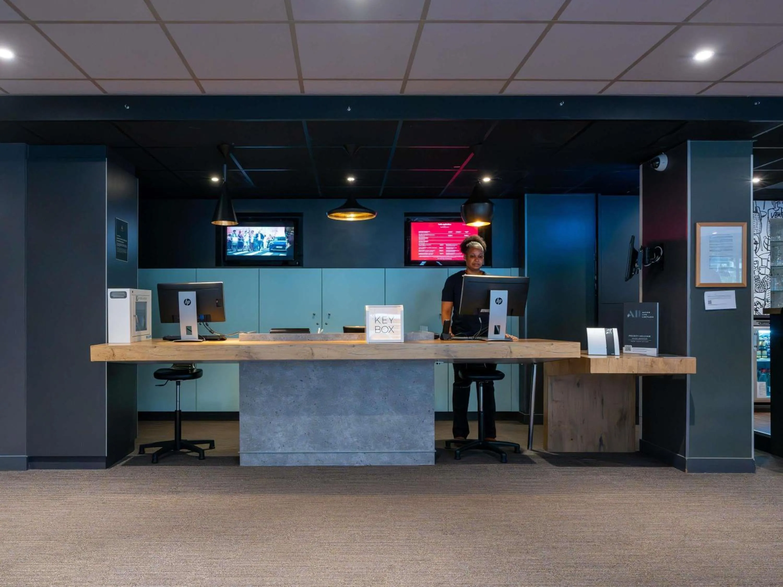 Property building in ibis Paris Pont de Suresnes Longchamp