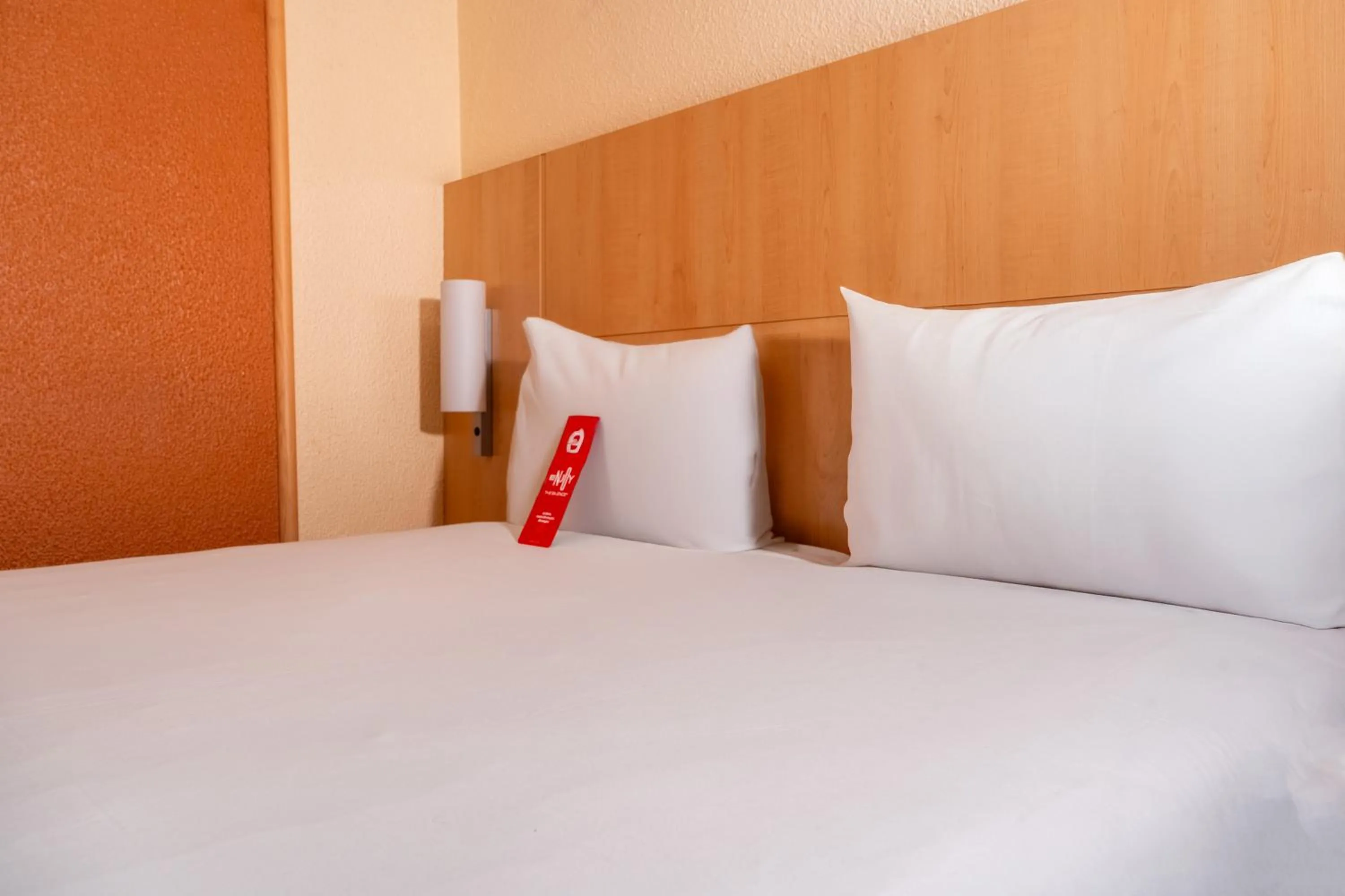 Bed in ibis Paris Pont de Suresnes Longchamp