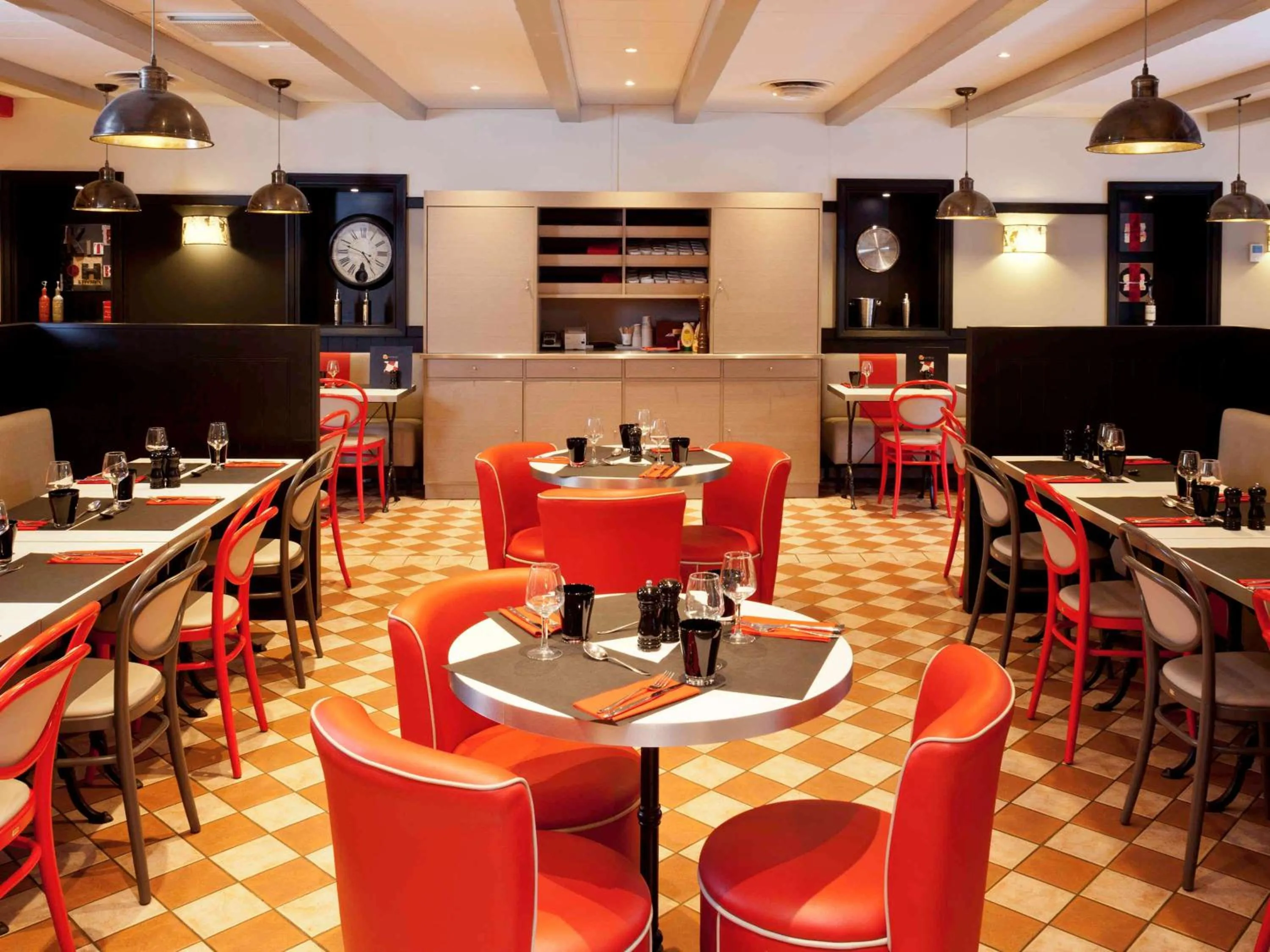 Property building in ibis Paris la Défense Esplanade