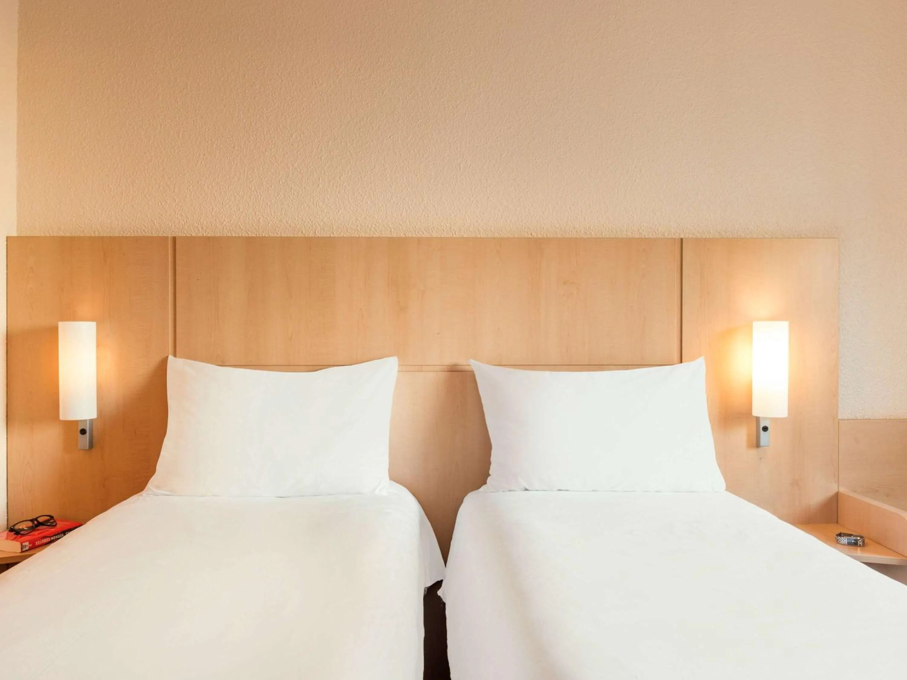 Other, Bed in ibis Paris la Défense Esplanade