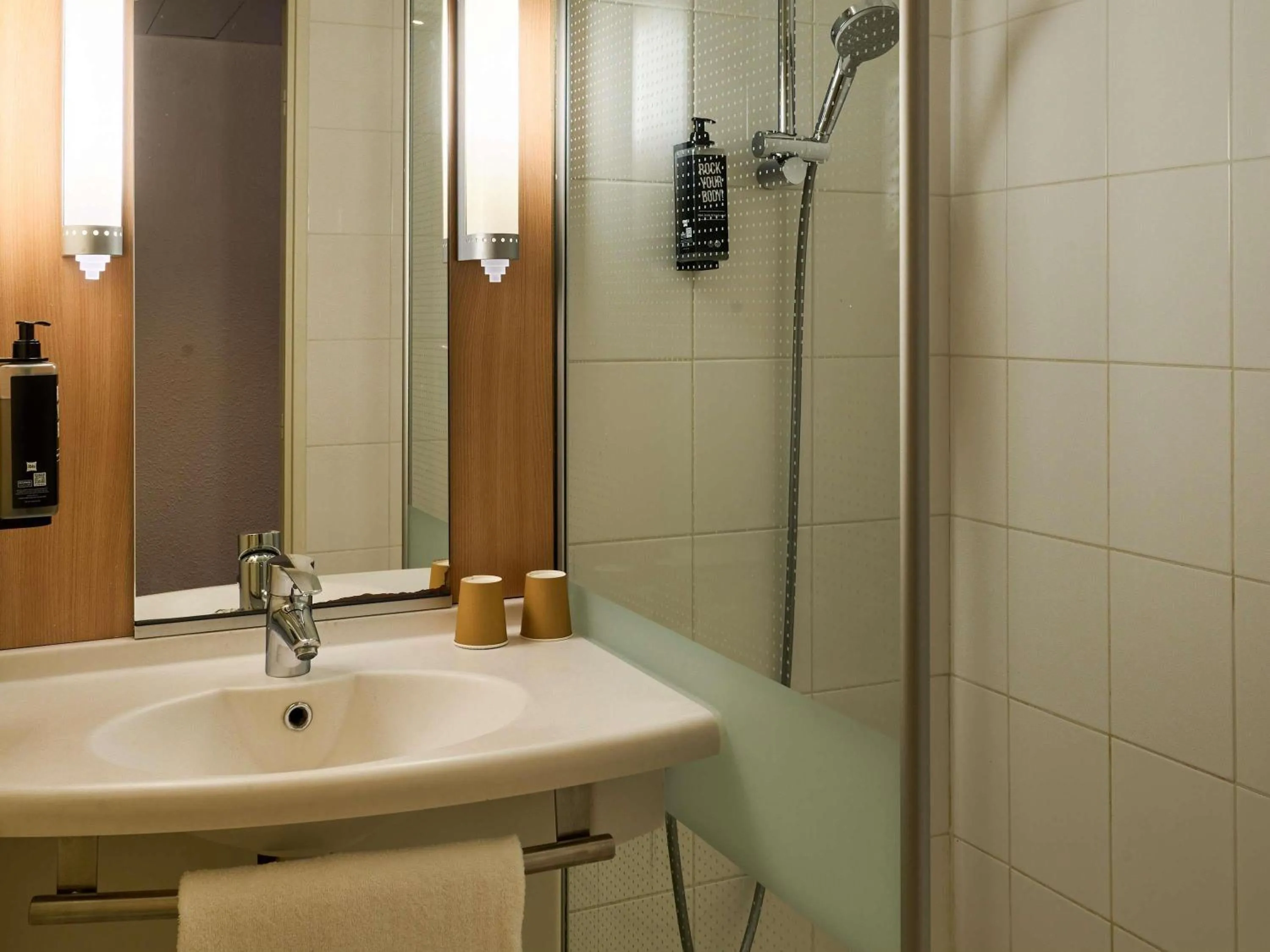 Property building in ibis Paris la Défense Esplanade