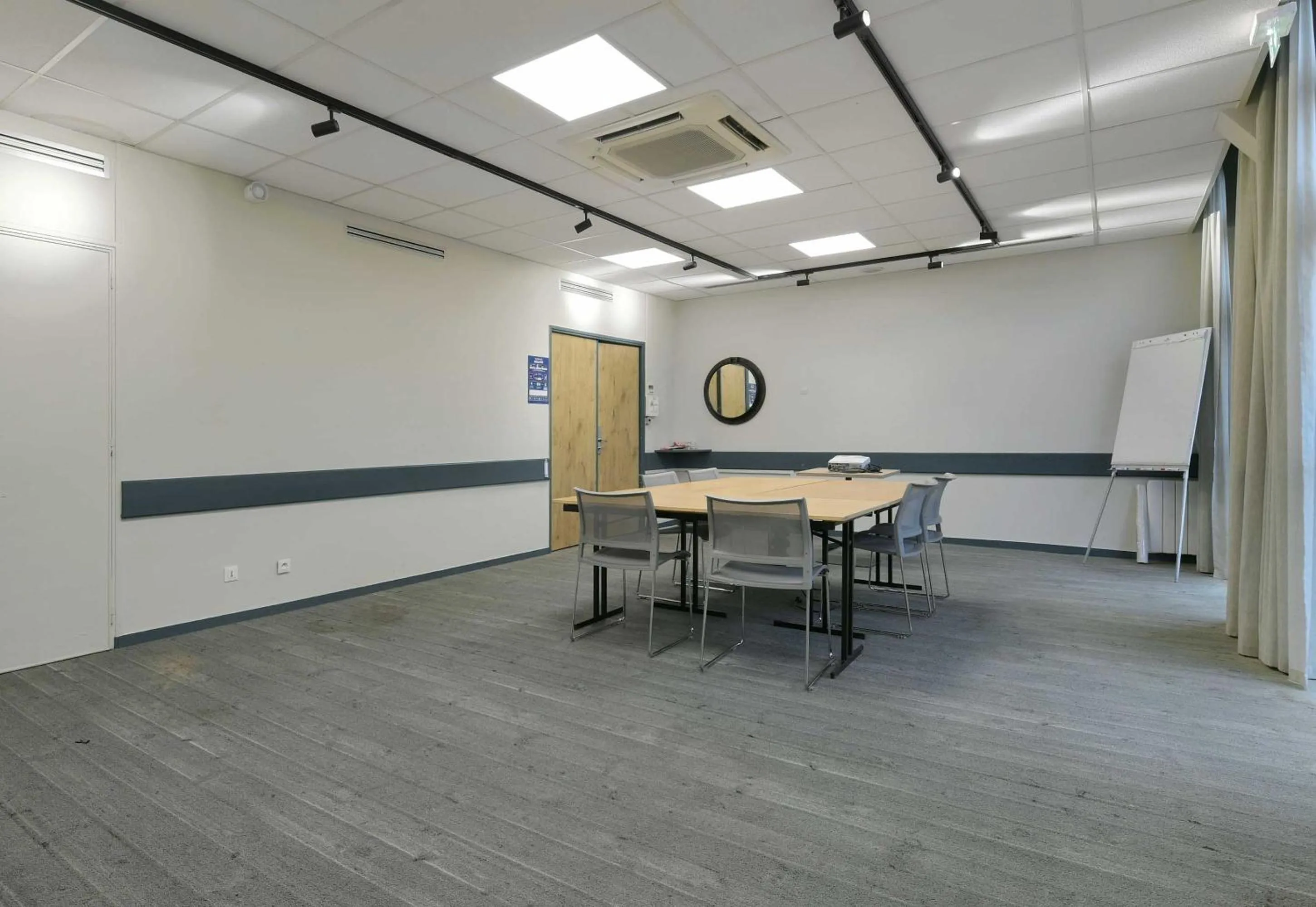 Meeting/conference room in B&B HOTEL Le Mans Centre Cathédrale