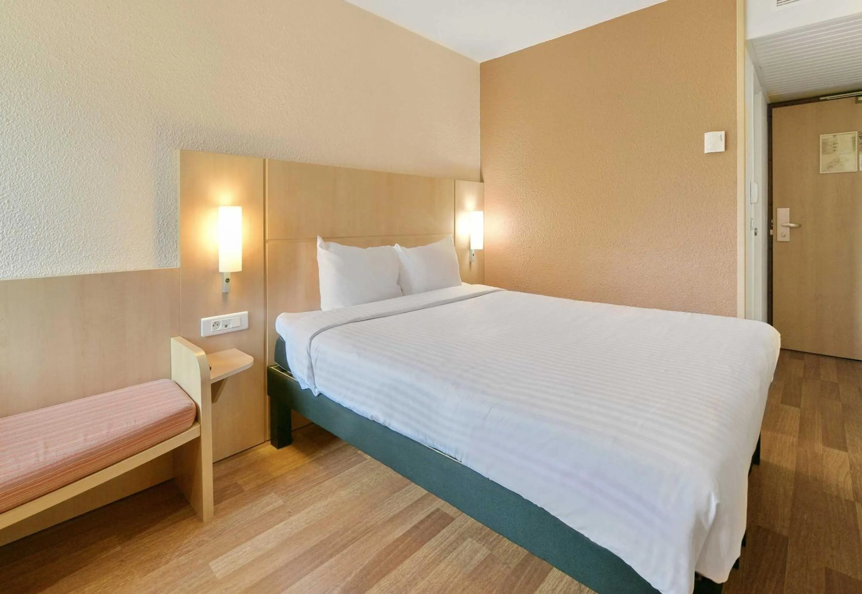 Bedroom, Bed in B&B HOTEL Le Mans Centre Cathédrale