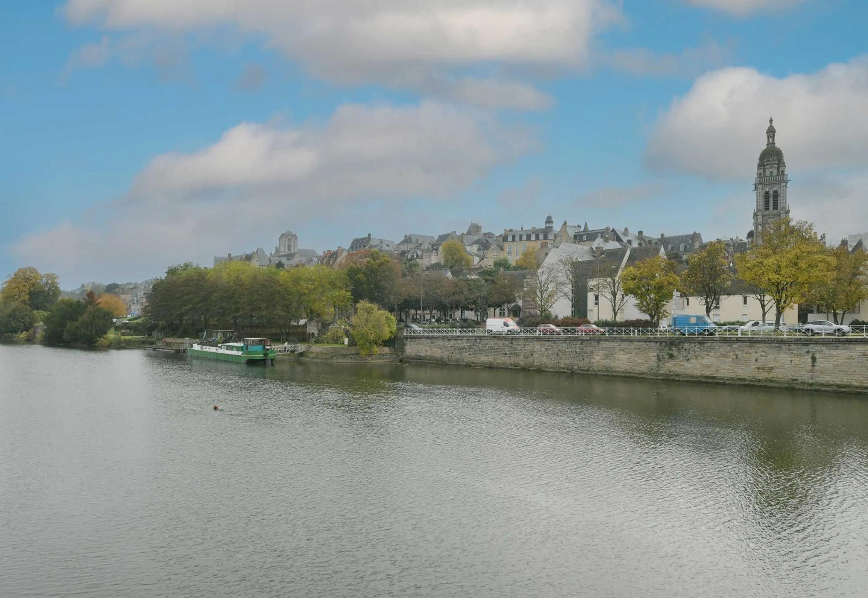 Neighbourhood in B&B HOTEL Le Mans Centre Cathédrale