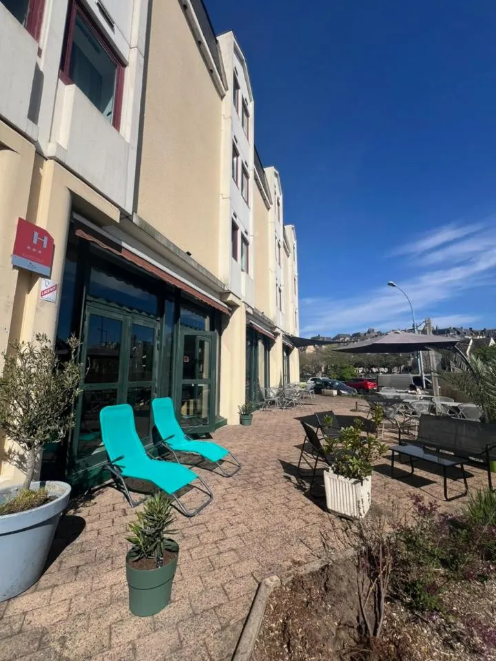 Patio in B&B HOTEL Le Mans Centre Cathédrale