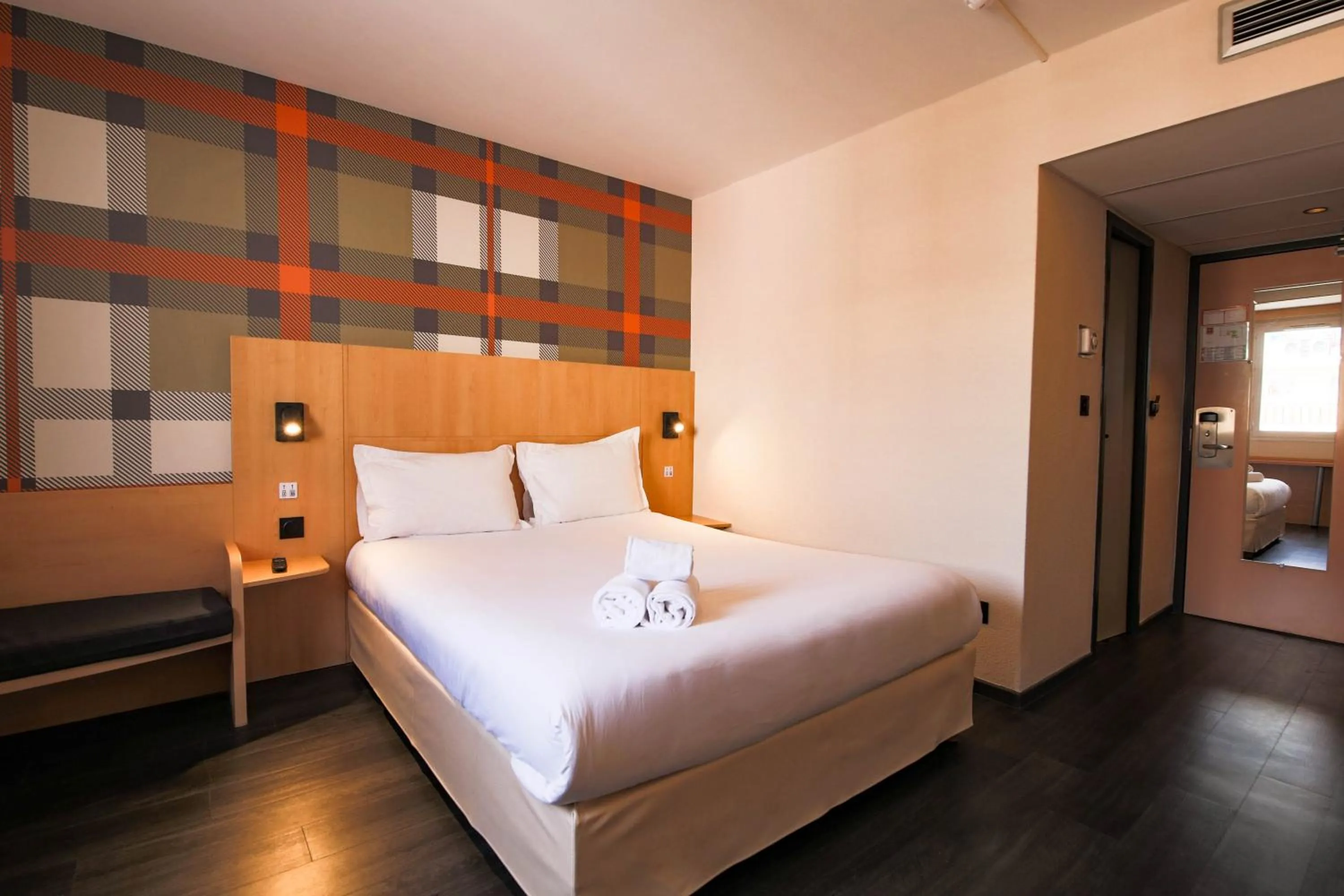 Bedroom, Bed in easyHotel Nice Old Town