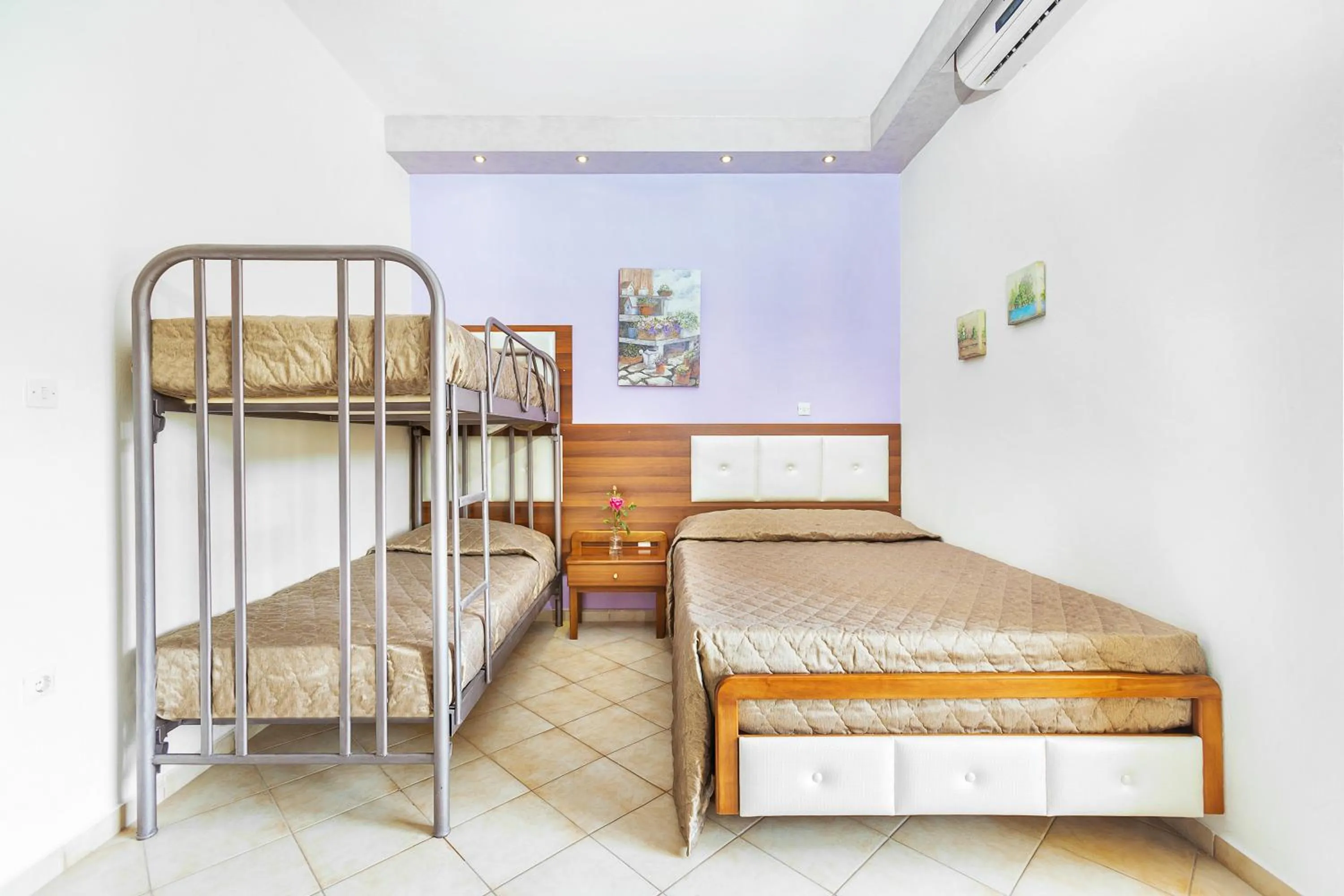 bunk bed in Lemon Garden