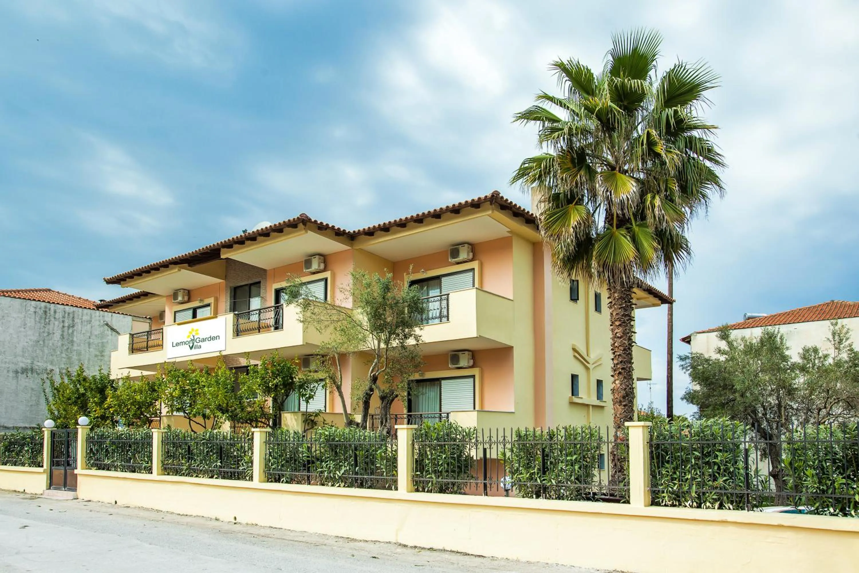 Facade/entrance in Lemon Garden