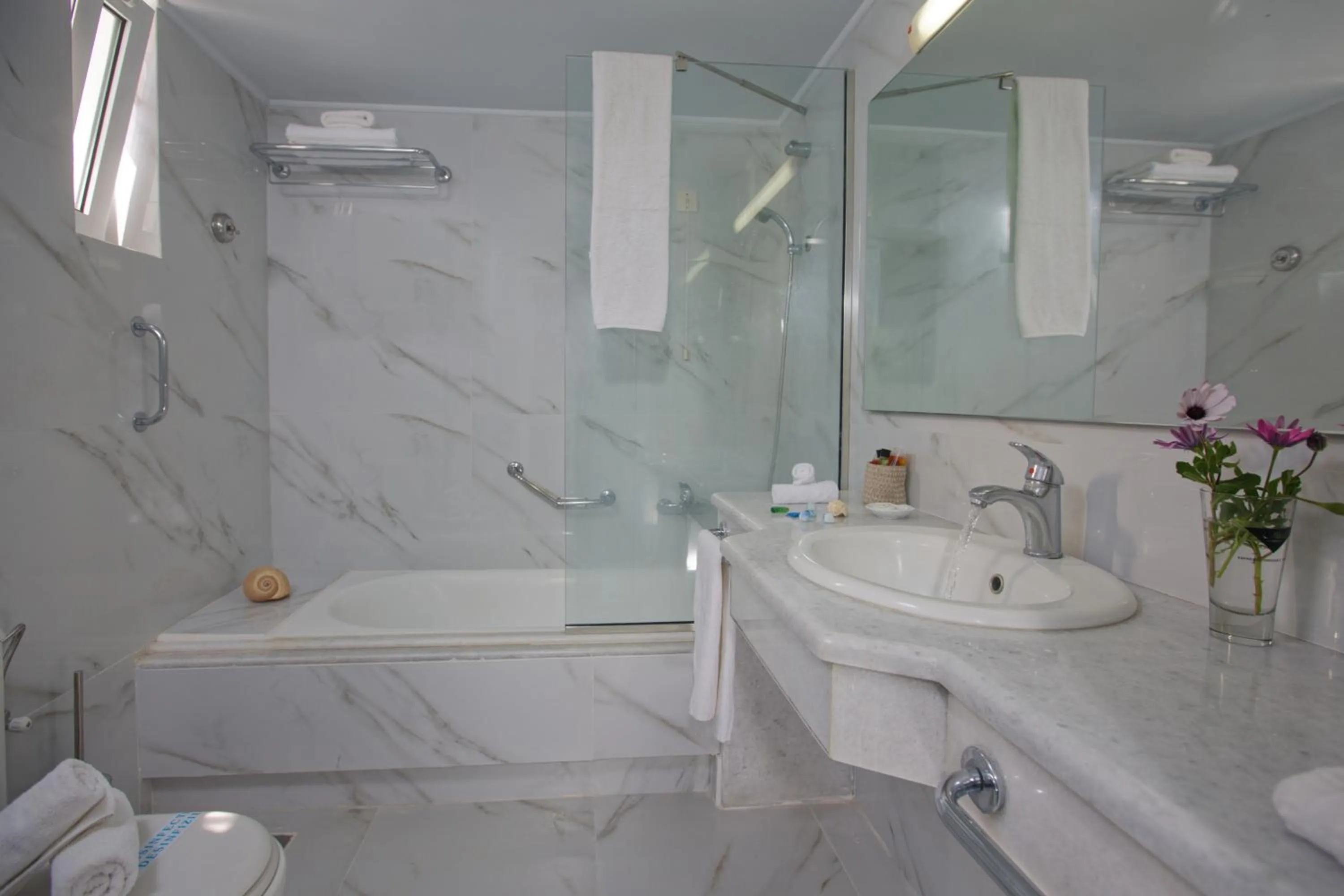 Bath in Rethymno Mare Royal & Water Park