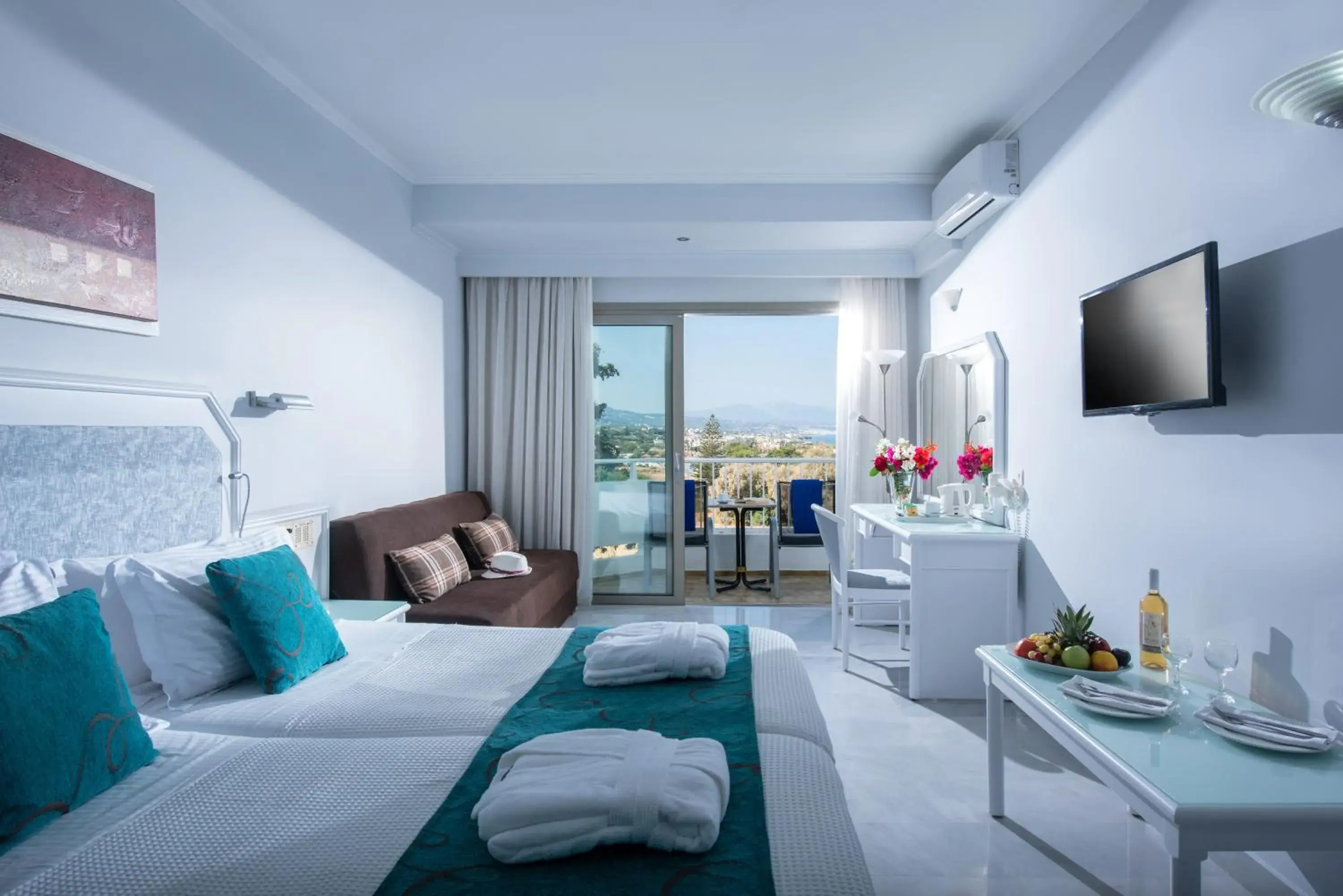 Deluxe Double Room with Sea View and Hot Tub in Rethymno Mare & Water Park Deluxe Double Room with Sea View and Hot Tub in Rethymno Mare & Water Park