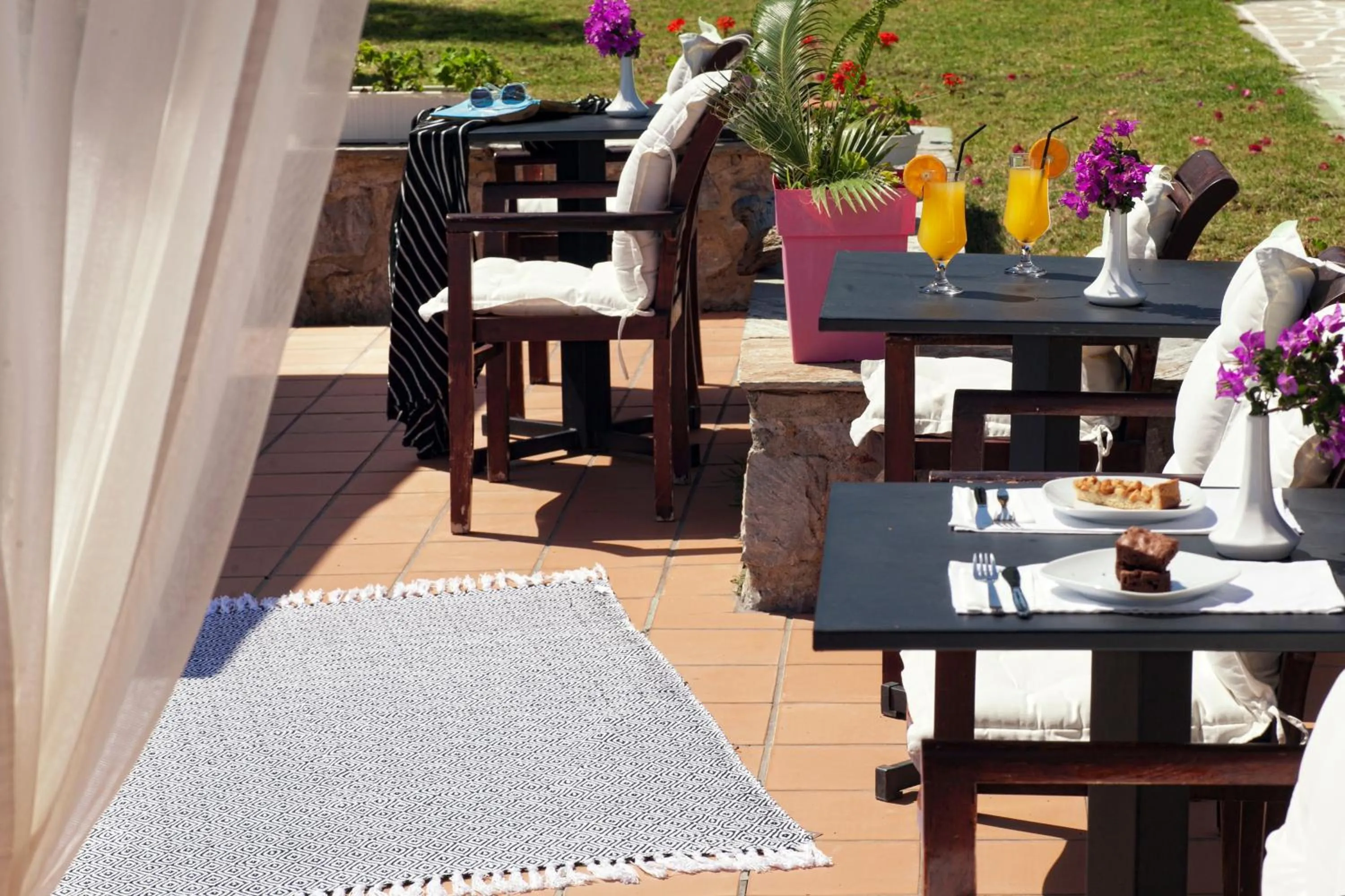 Lounge or bar in Vigles Sea View, Philian Hotels and Resorts