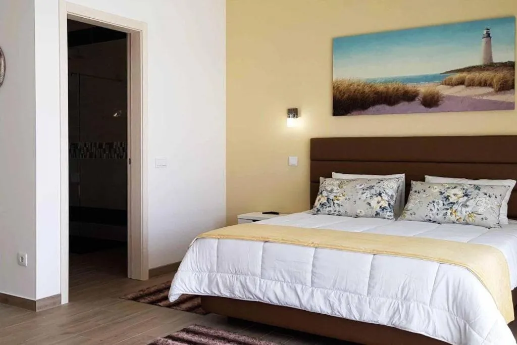 Bedroom, Bed in SilverSide Holidays