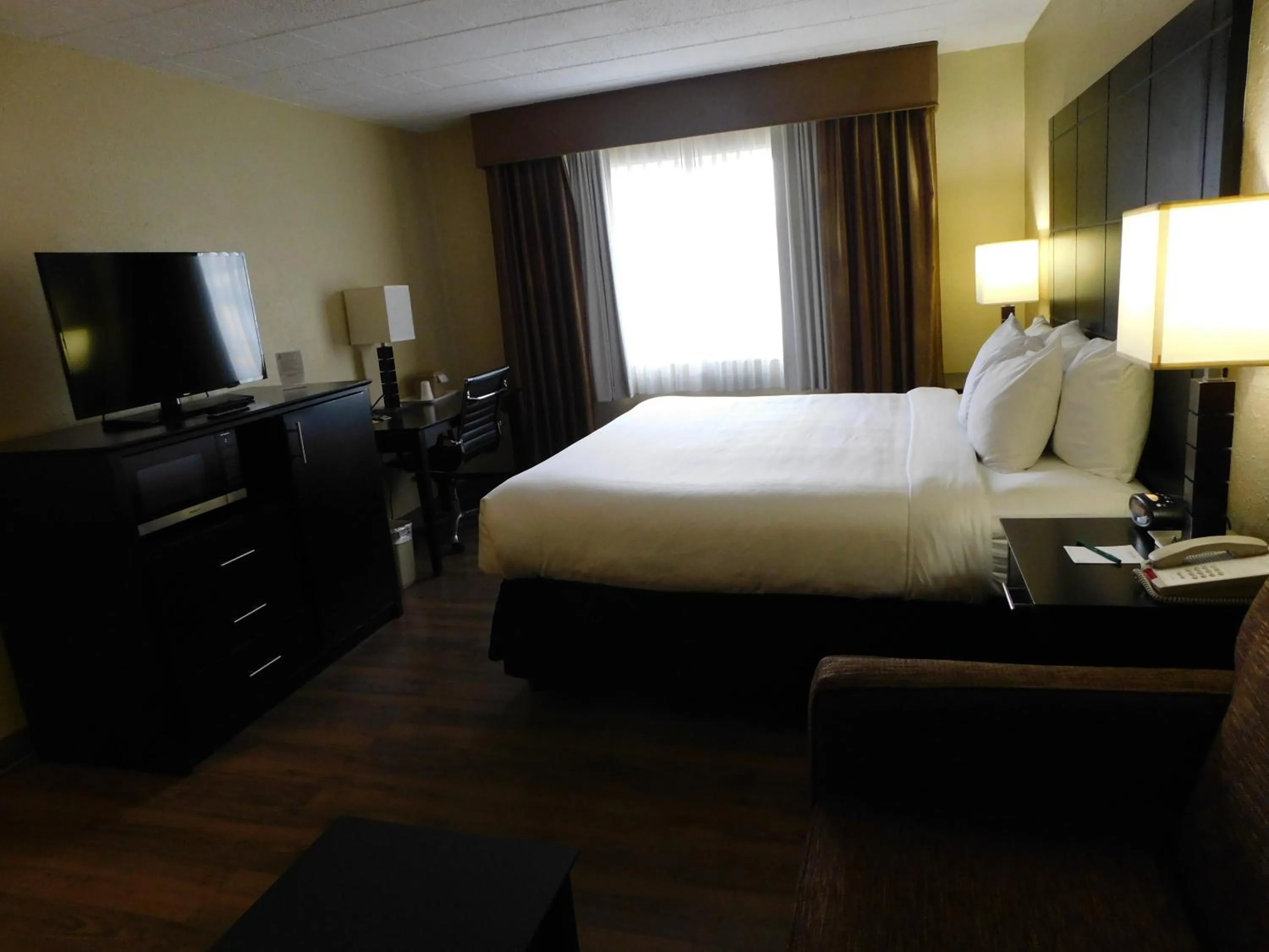 Bed in Quality Inn & Suites Morgantown - University Area