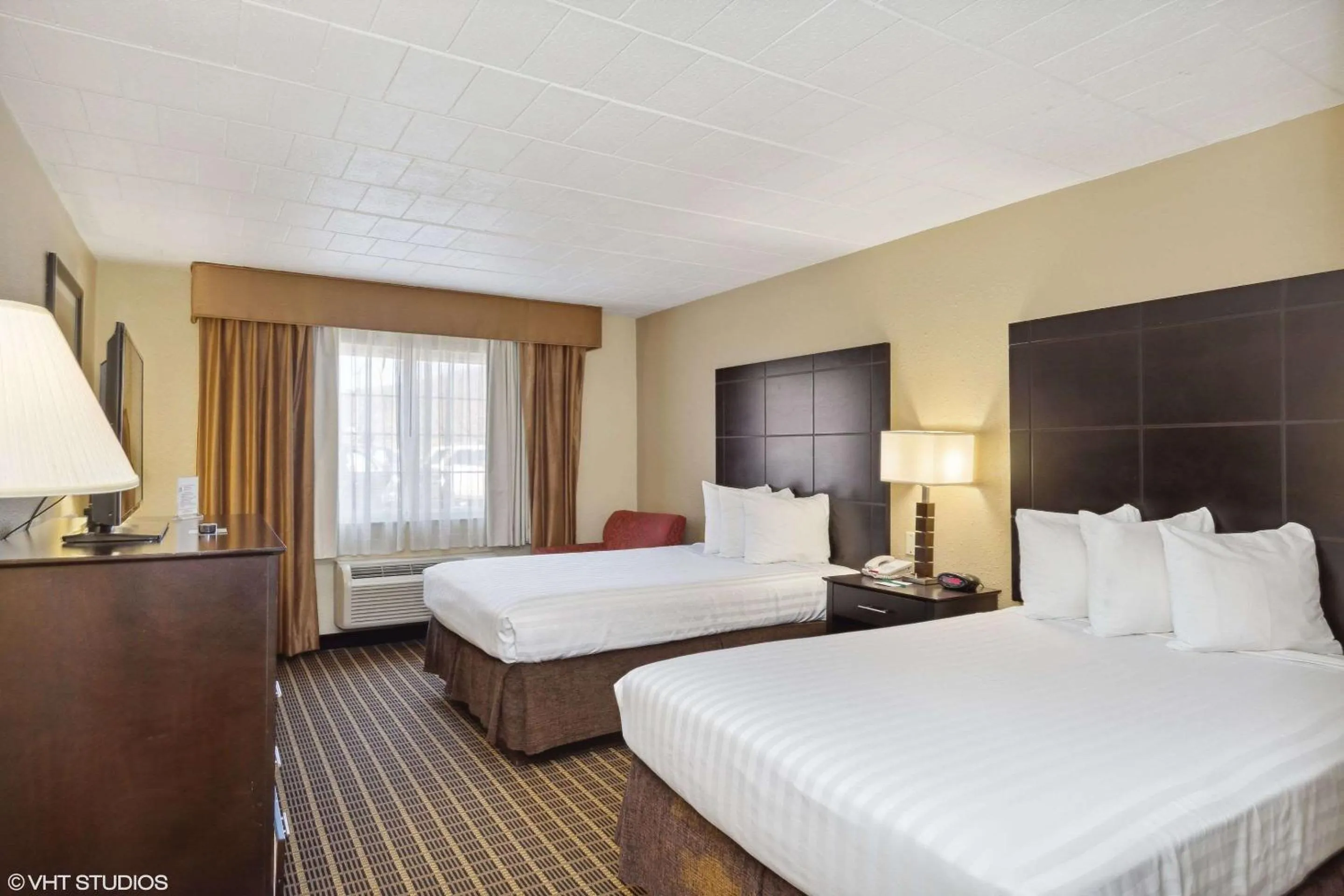 Bedroom, Bed in Quality Inn & Suites Morgantown - University Area