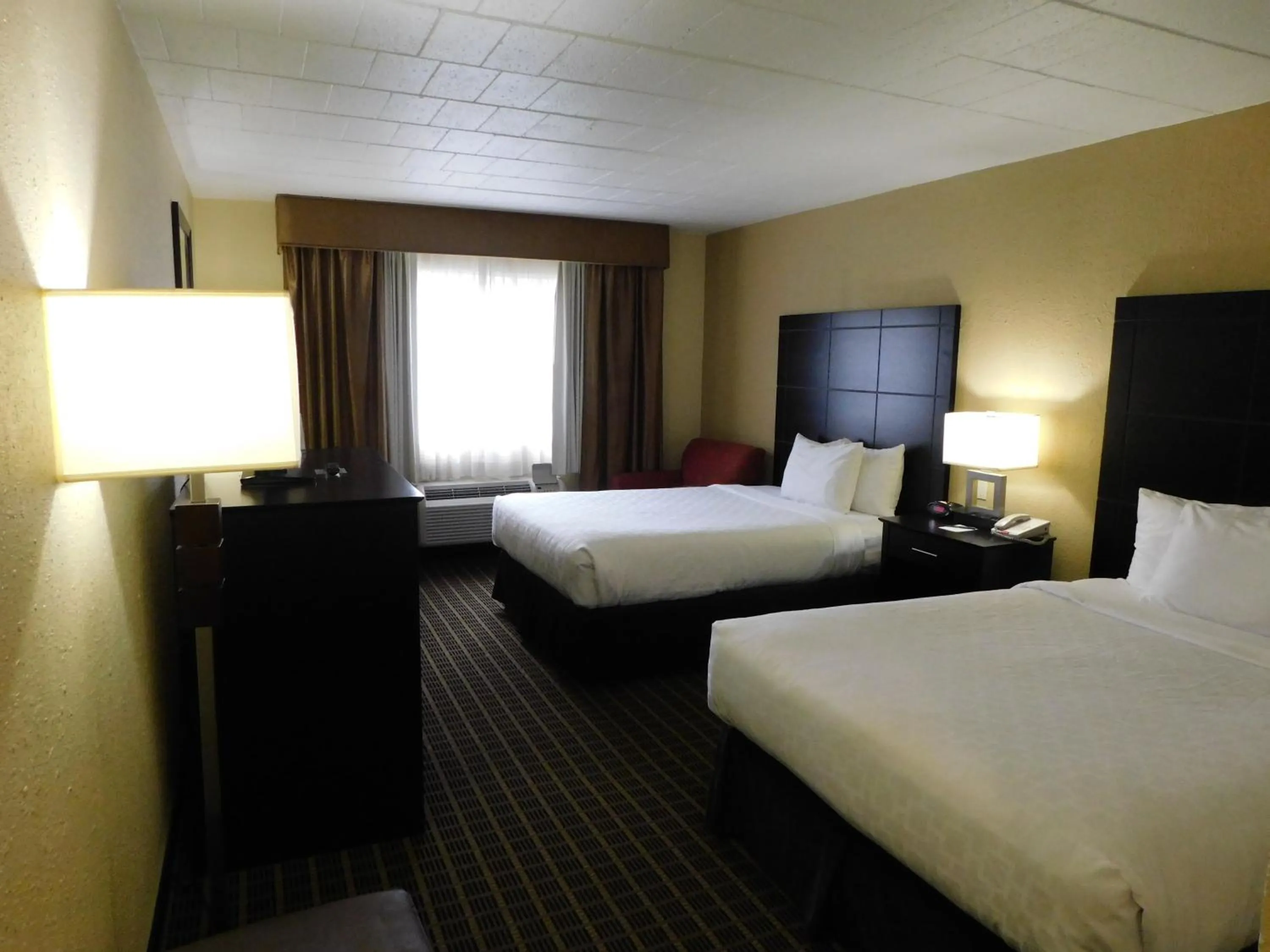 Bed in Quality Inn & Suites Morgantown - University Area