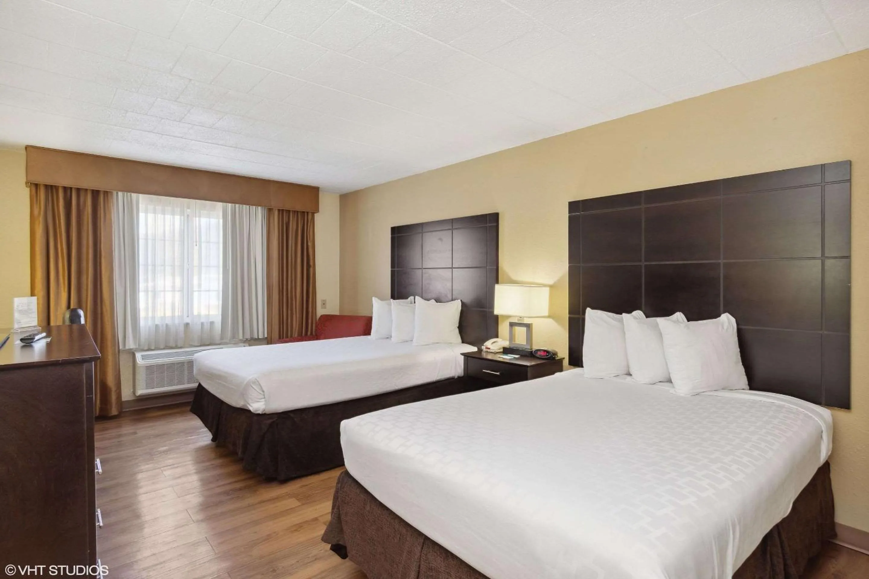 Bedroom, Bed in Quality Inn & Suites Morgantown - University Area