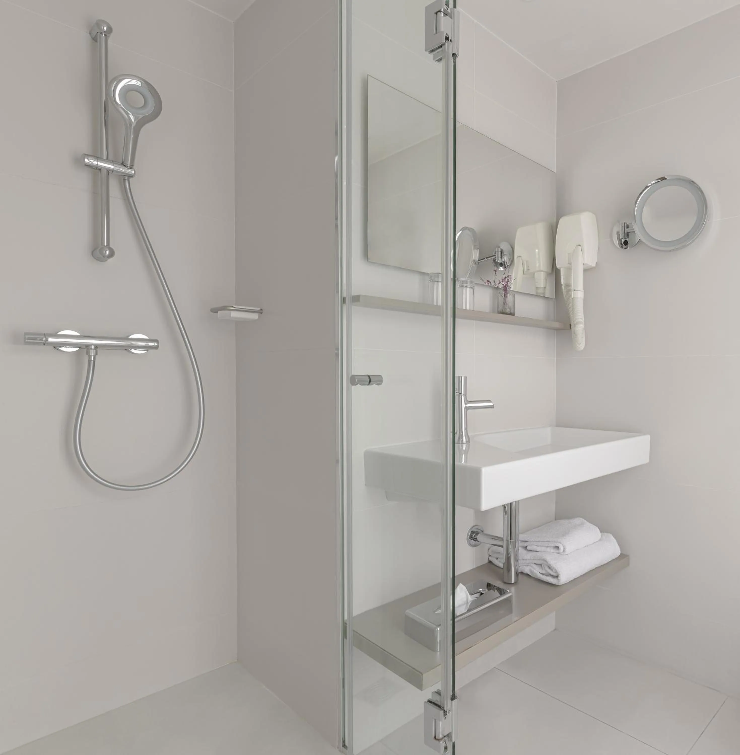 Bathroom in 9Hotel Opera