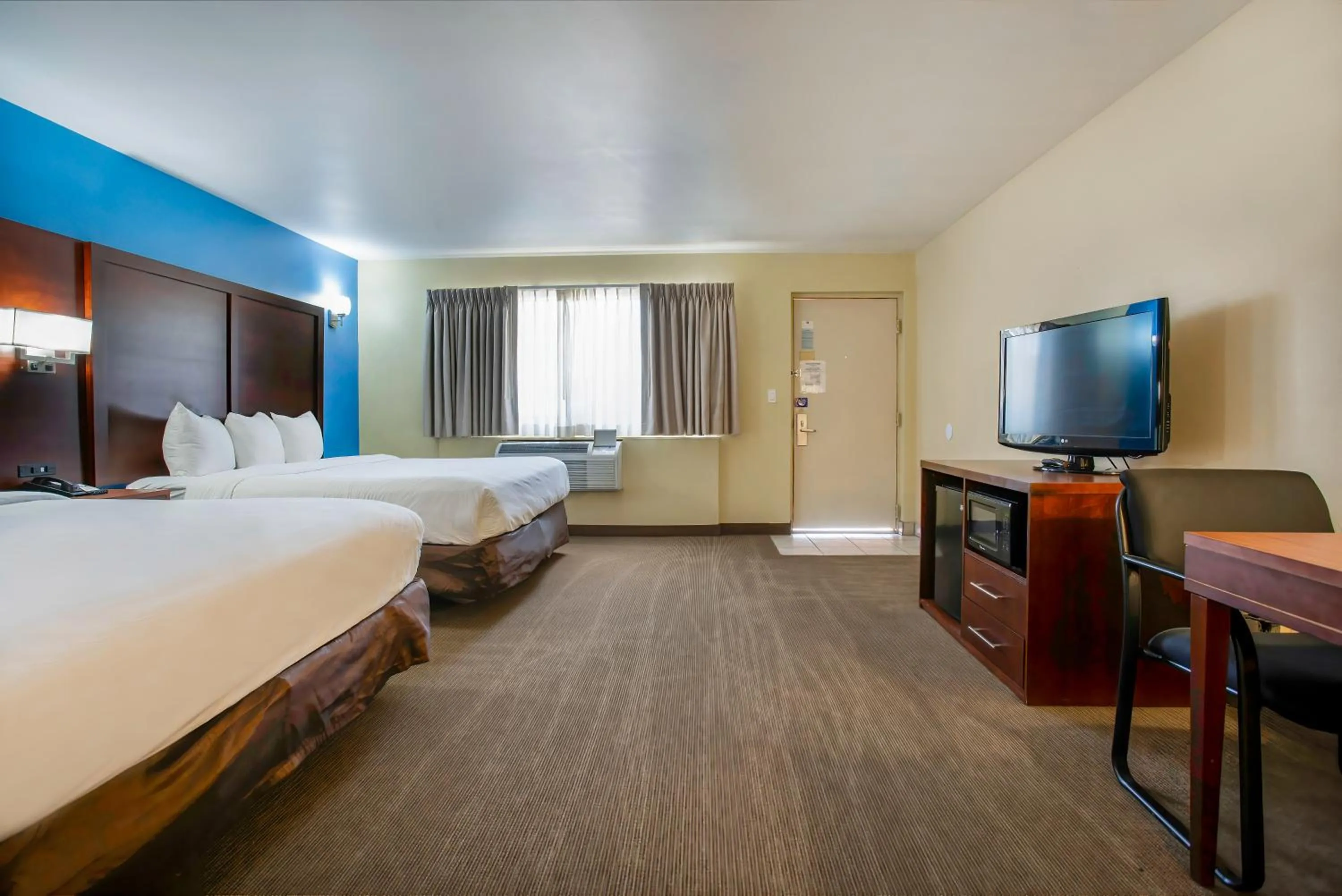 Bedroom in Studio 6 Suites Willcox AZ