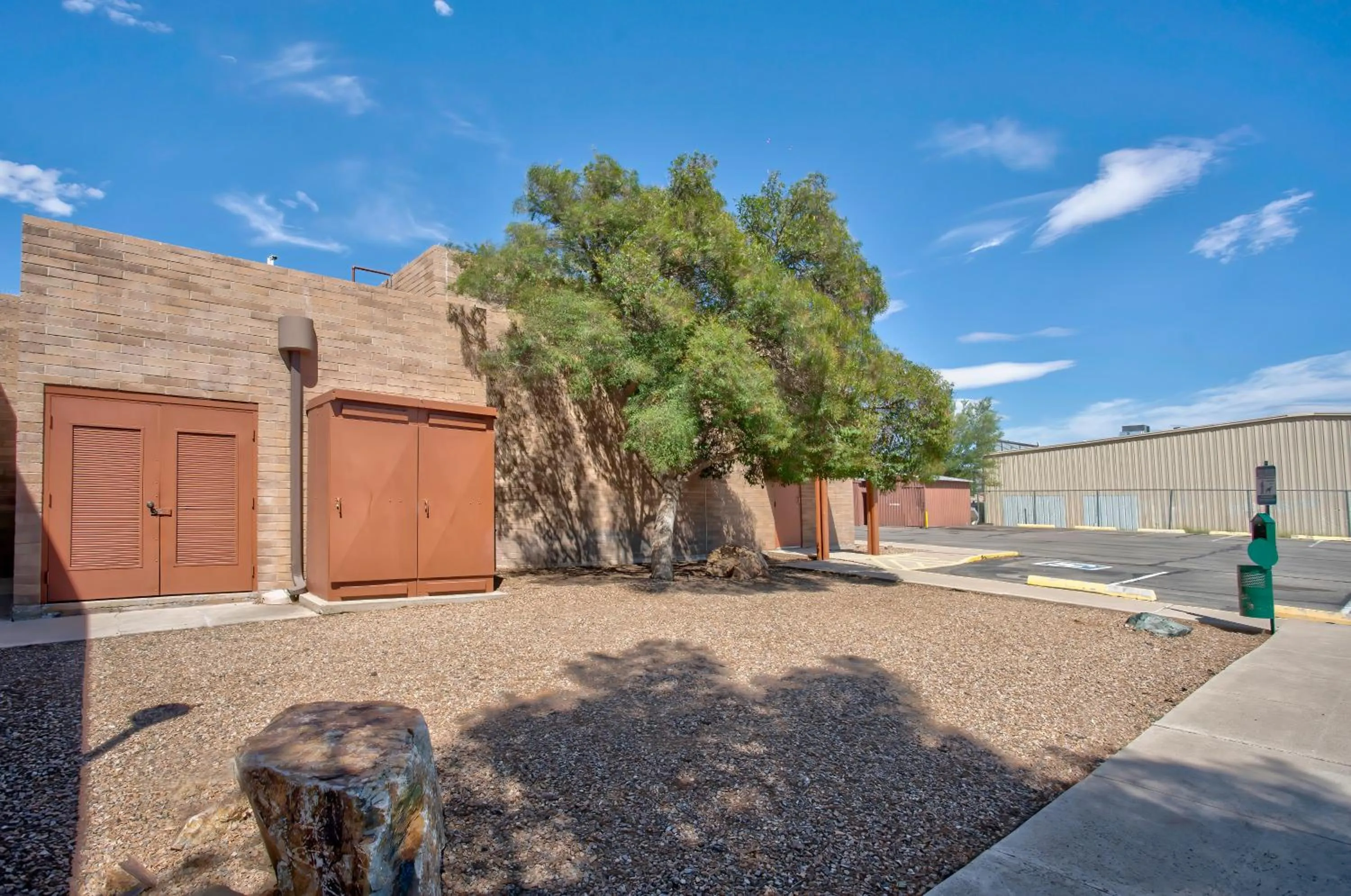 Pets in Studio 6 Suites Willcox AZ