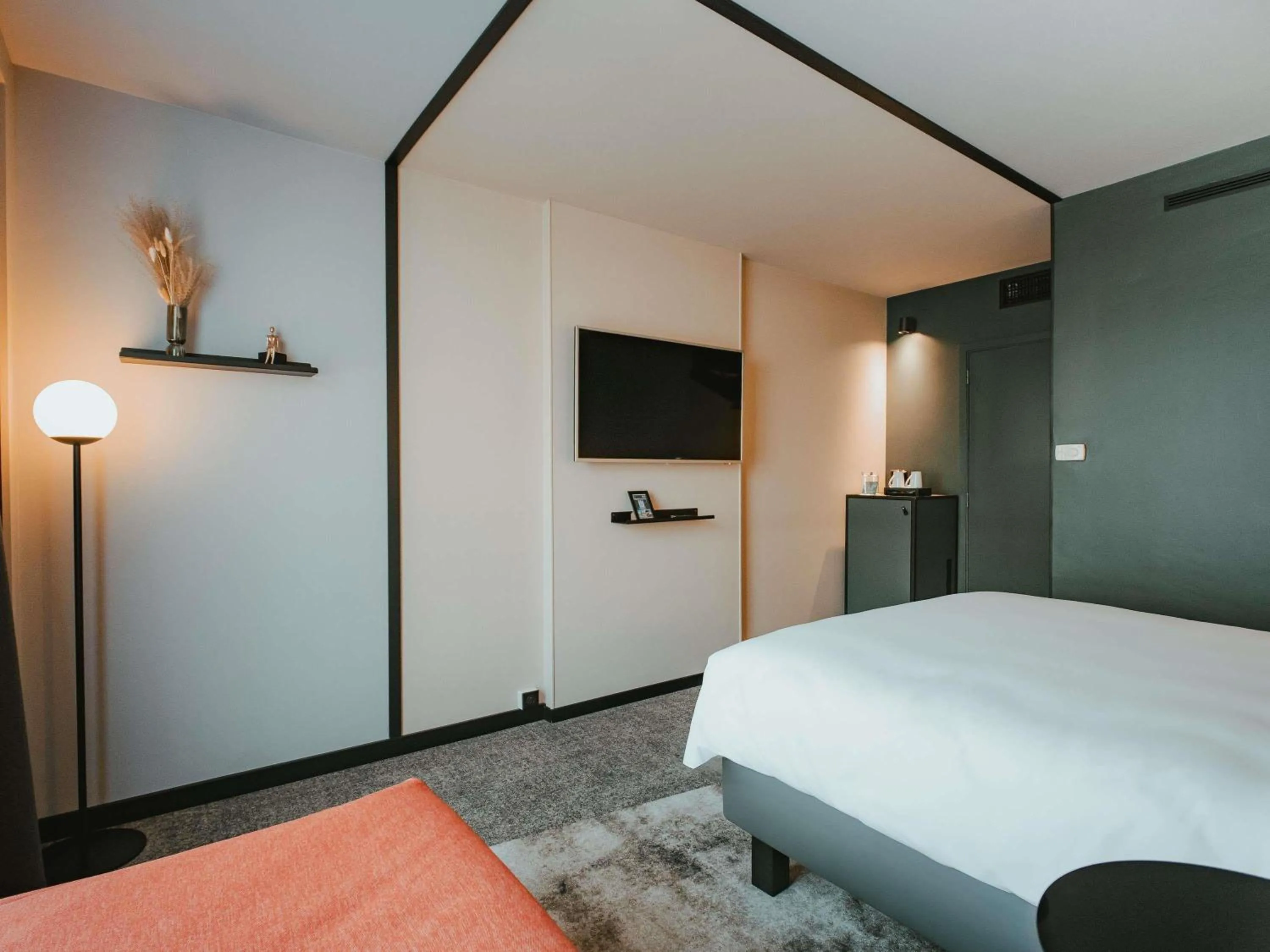 Bedroom, Bed in Novotel Lens Noyelles