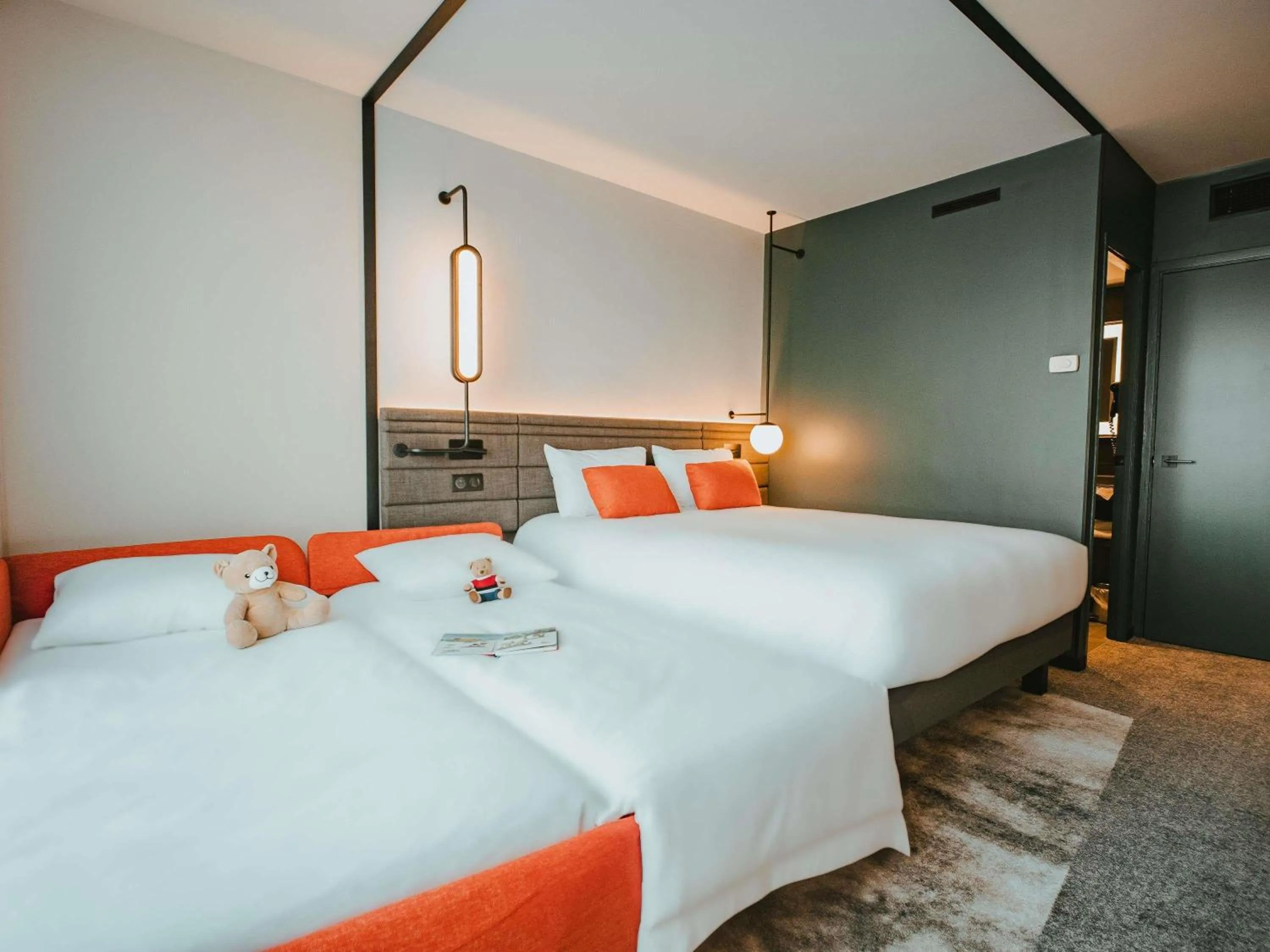 Bedroom, Bed in Novotel Lens Noyelles