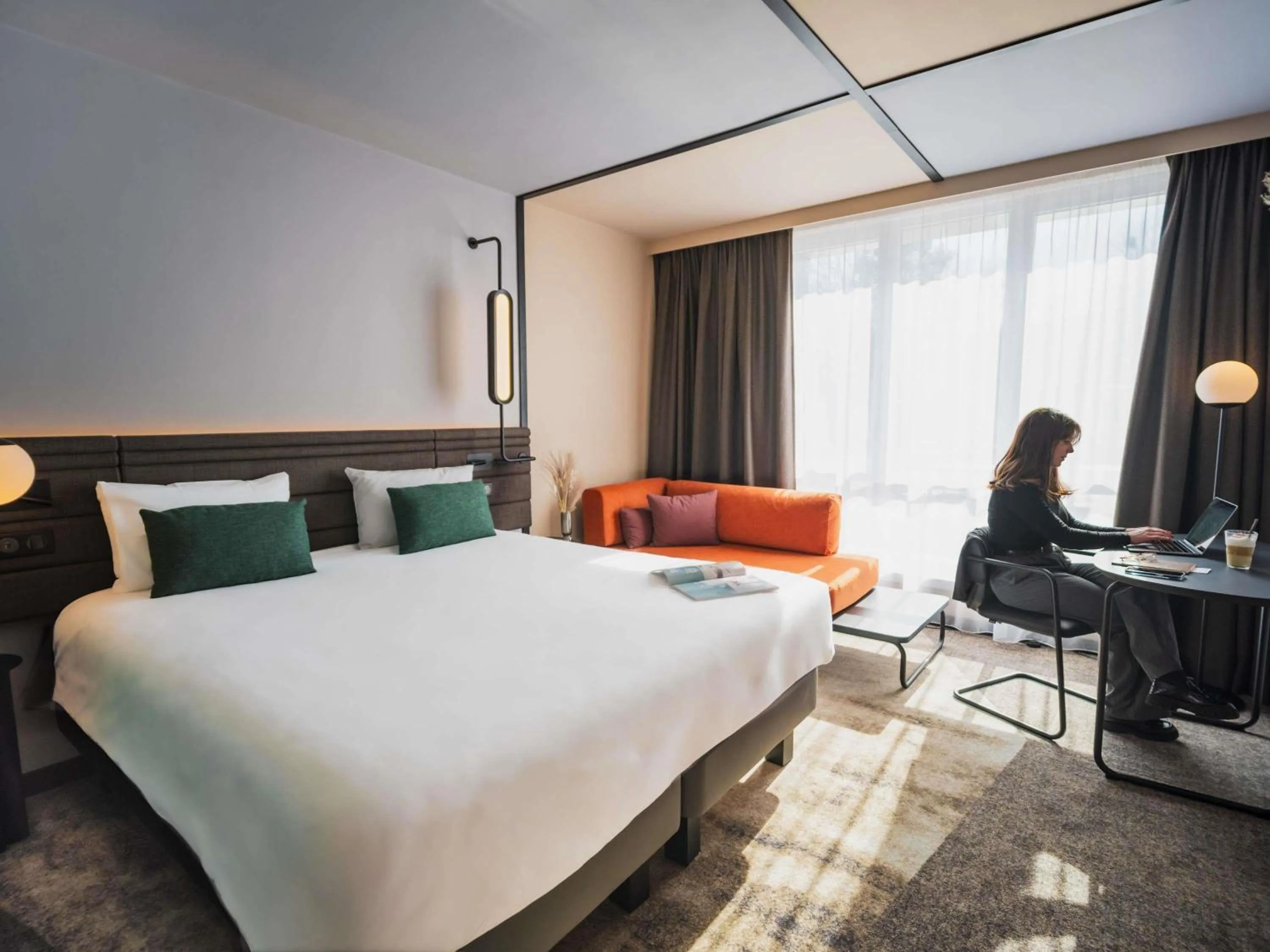 Bedroom, Bed in Novotel Lens Noyelles