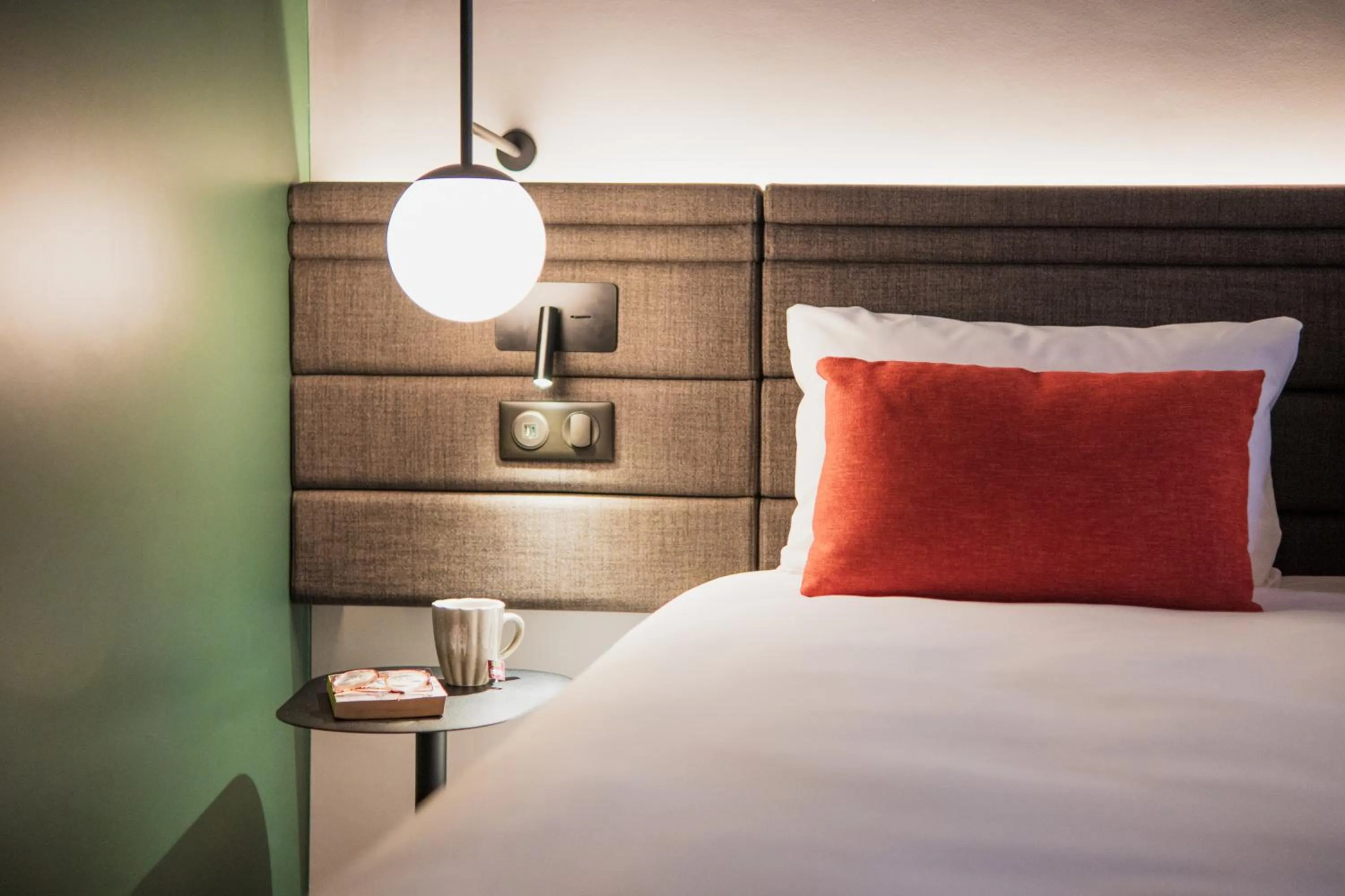 Bedroom, Bed in Novotel Lens Noyelles