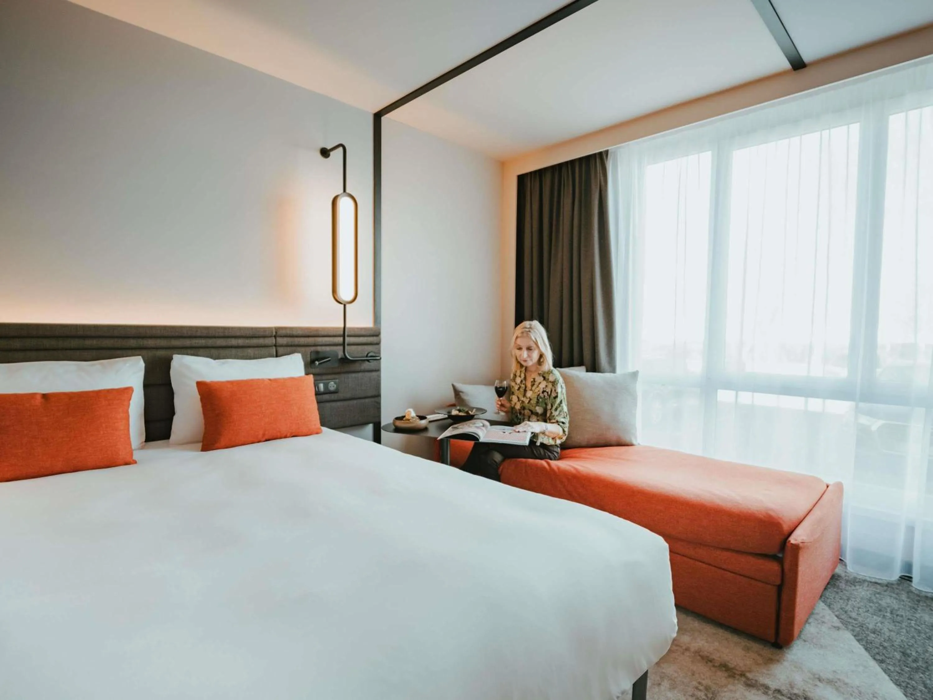 Bedroom, Bed in Novotel Lens Noyelles