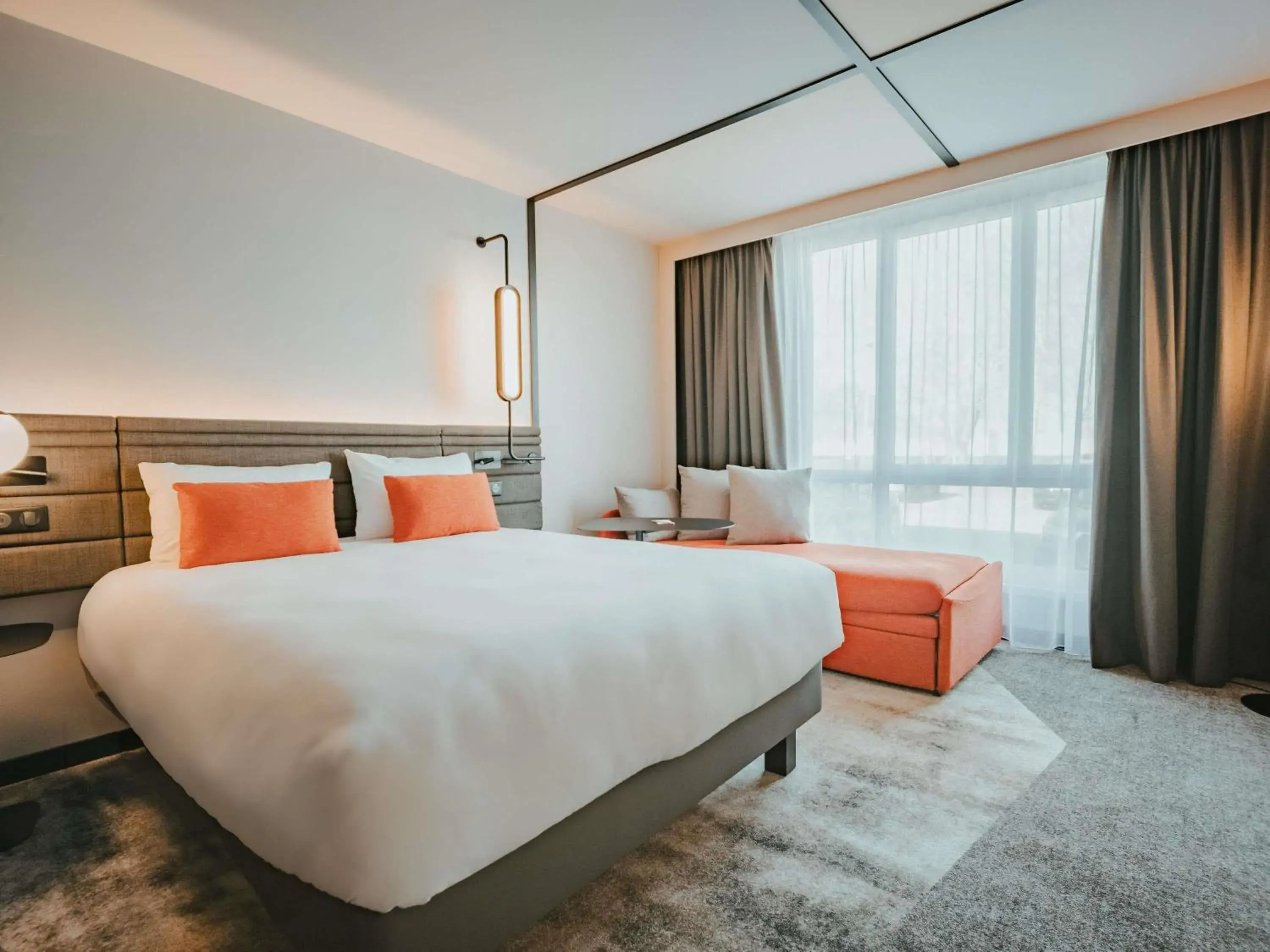 Classic Double Room with Sofa Bed in Novotel Lens Noyelles Classic Double Room with Sofa Bed in Novotel Lens Noyelles