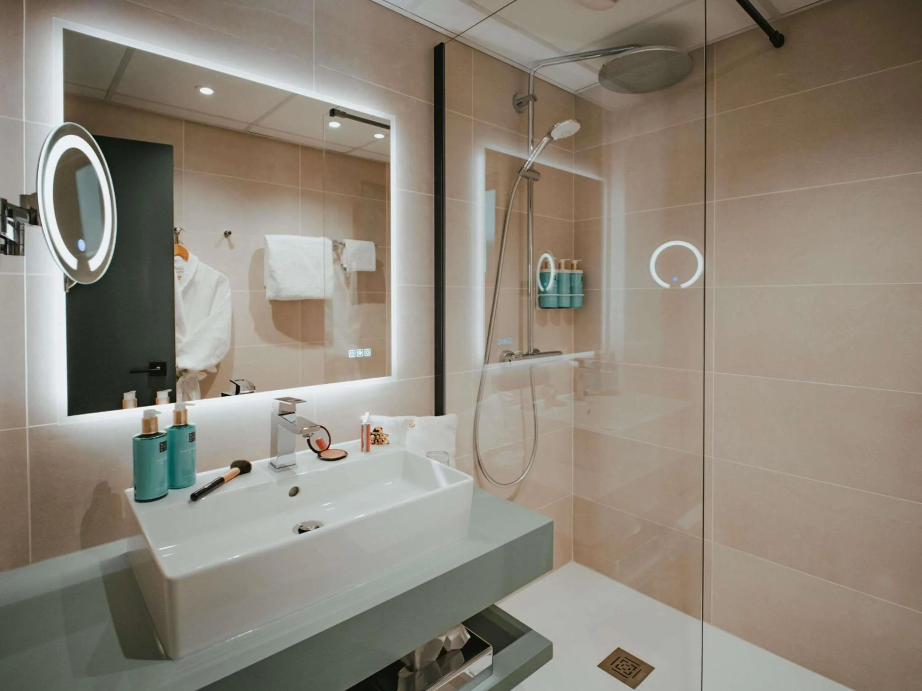 Bedroom in Novotel Lens Noyelles