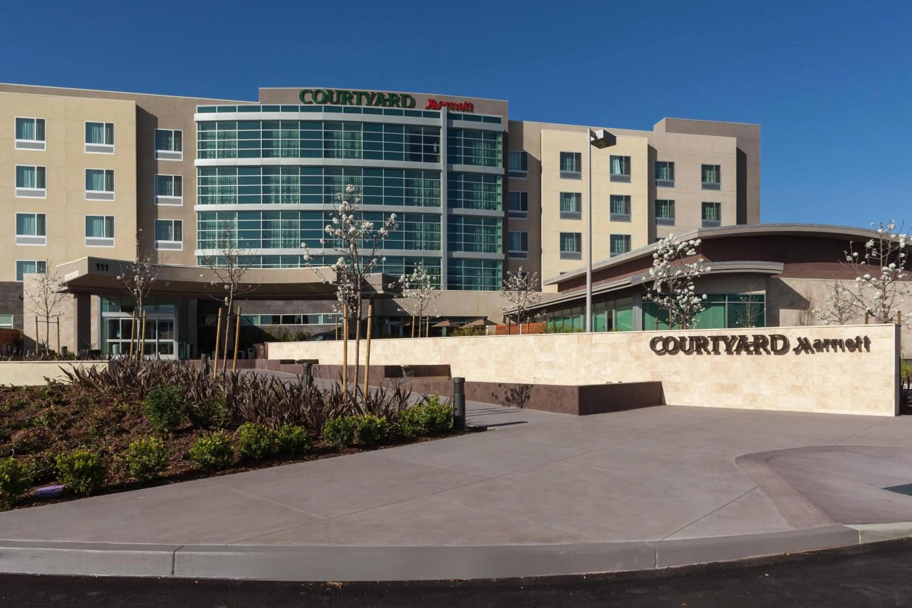 Property building in Courtyard by Marriott San Jose North/ Silicon Valley